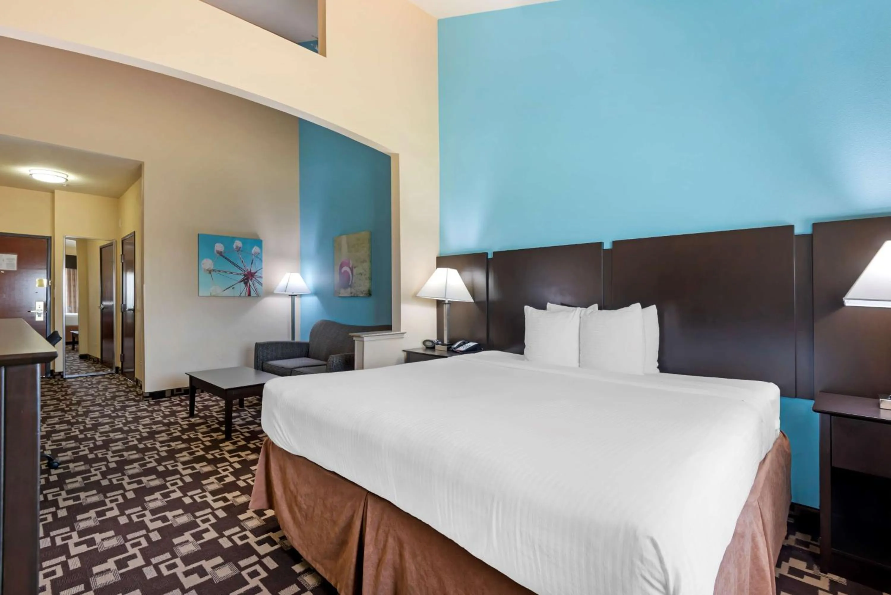 Bedroom, Bed in Best Western Plus Arlington North Hotel & Suites