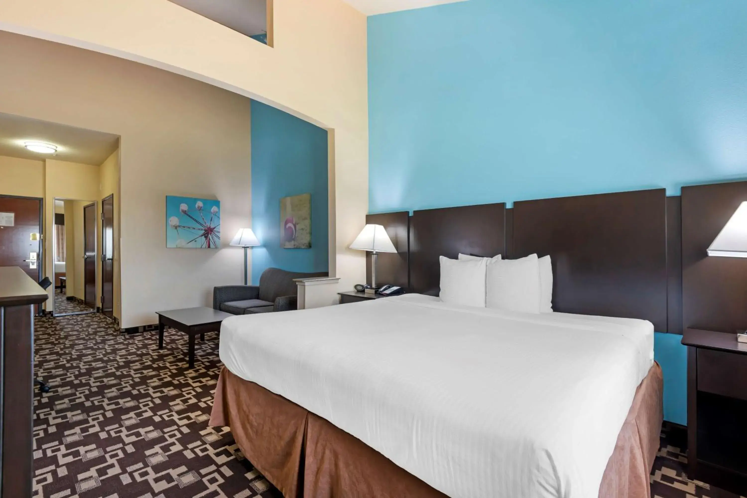 King Room with Sofa Bed and Whirlpool - Non-Smoking in Best Western Plus Arlington North Hotel & Suites King Room with Sofa Bed and Whirlpool - Non-Smoking in Best Western Plus Arlington North Hotel & Suites