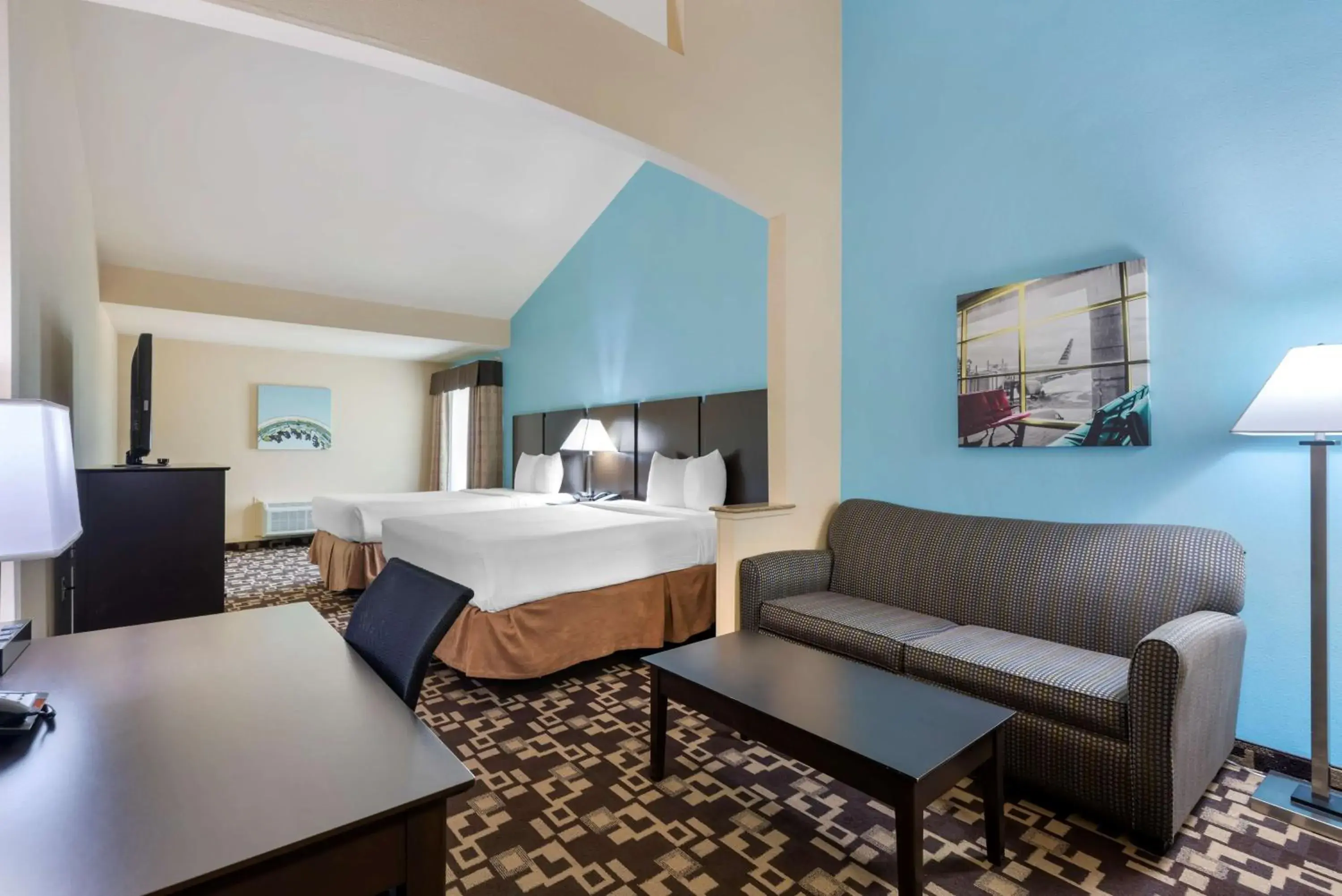 Bedroom, Bed in Best Western Plus Arlington North Hotel & Suites Bedroom, Bed in Best Western Plus Arlington North Hotel & Suites
