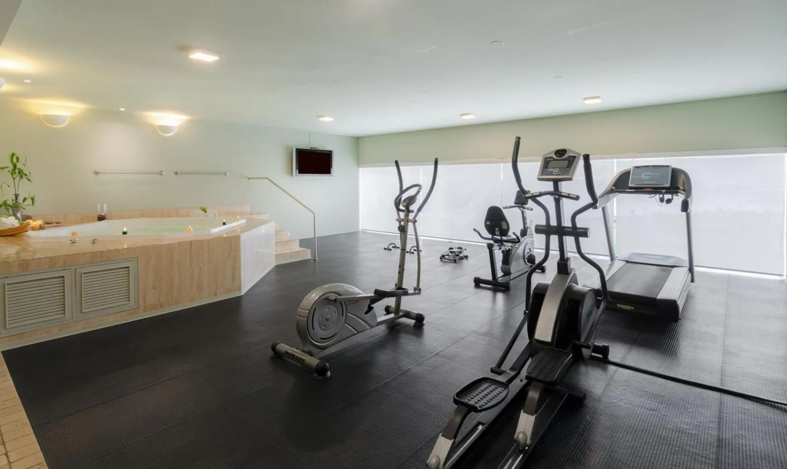 Fitness centre/facilities in GHL Hotel Lago Titicaca