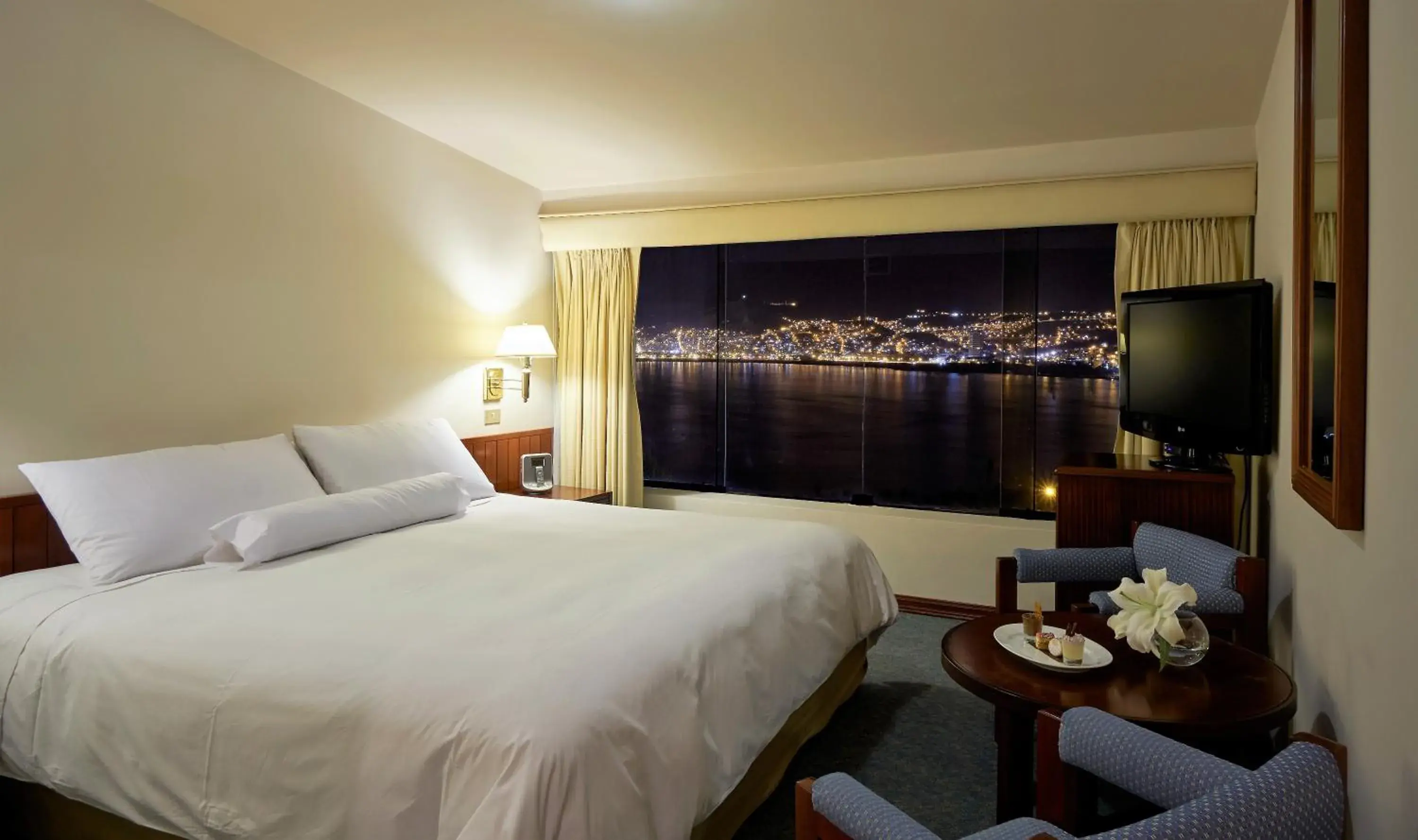 Property building, Bed in GHL Hotel Lago Titicaca Property building, Bed in GHL Hotel Lago Titicaca