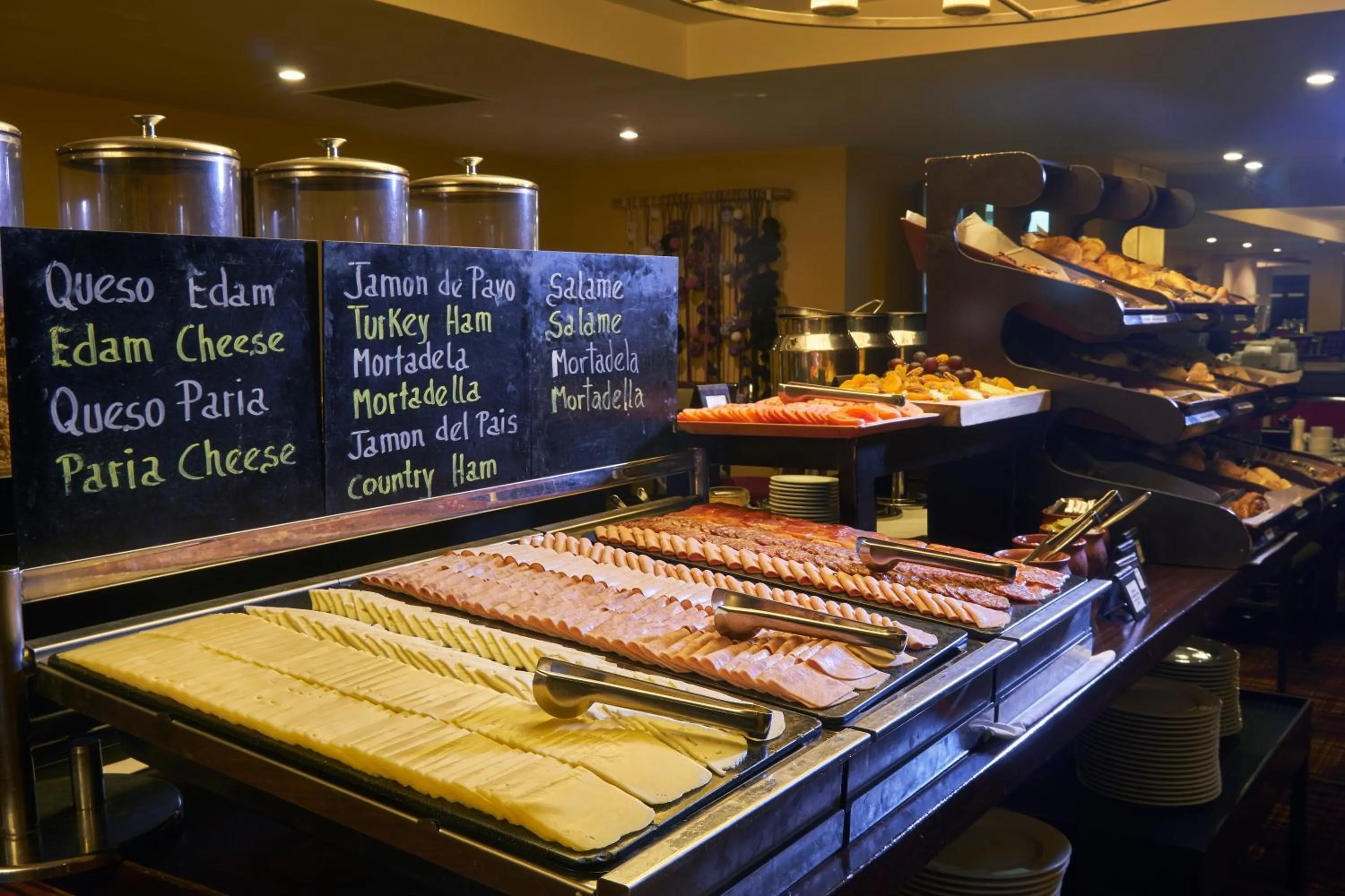 Buffet breakfast in GHL Hotel Lago Titicaca