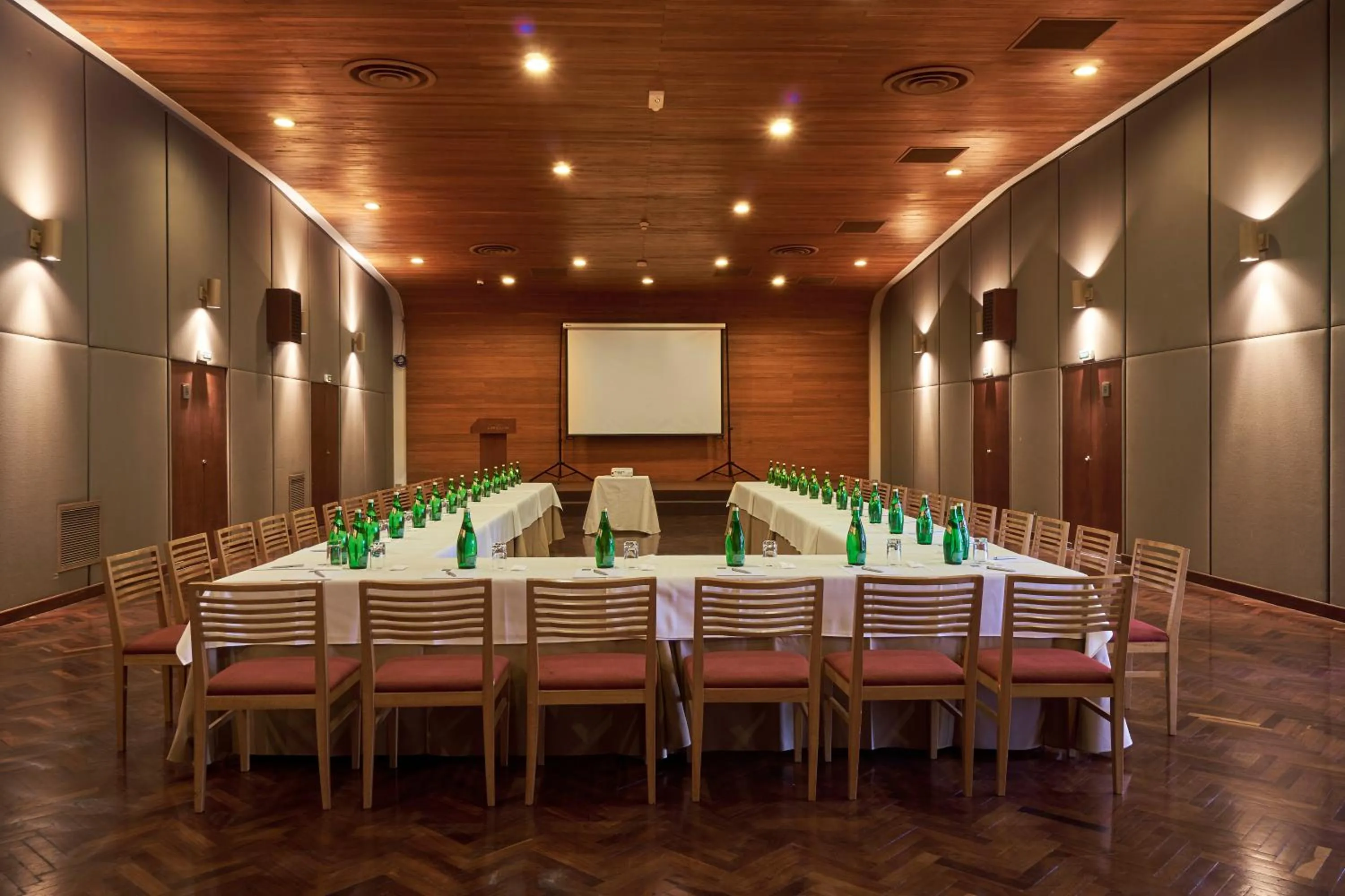 Living room in GHL Hotel Lago Titicaca