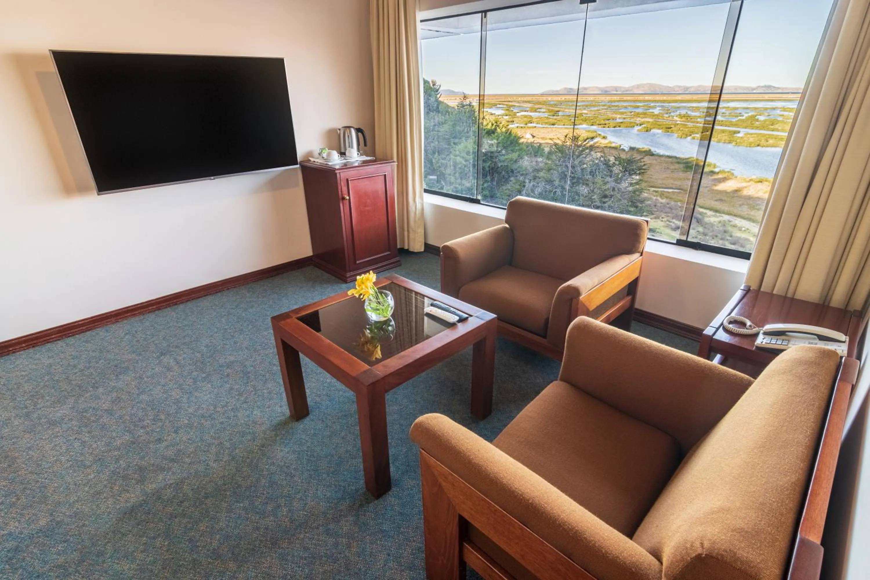 Living room in GHL Hotel Lago Titicaca