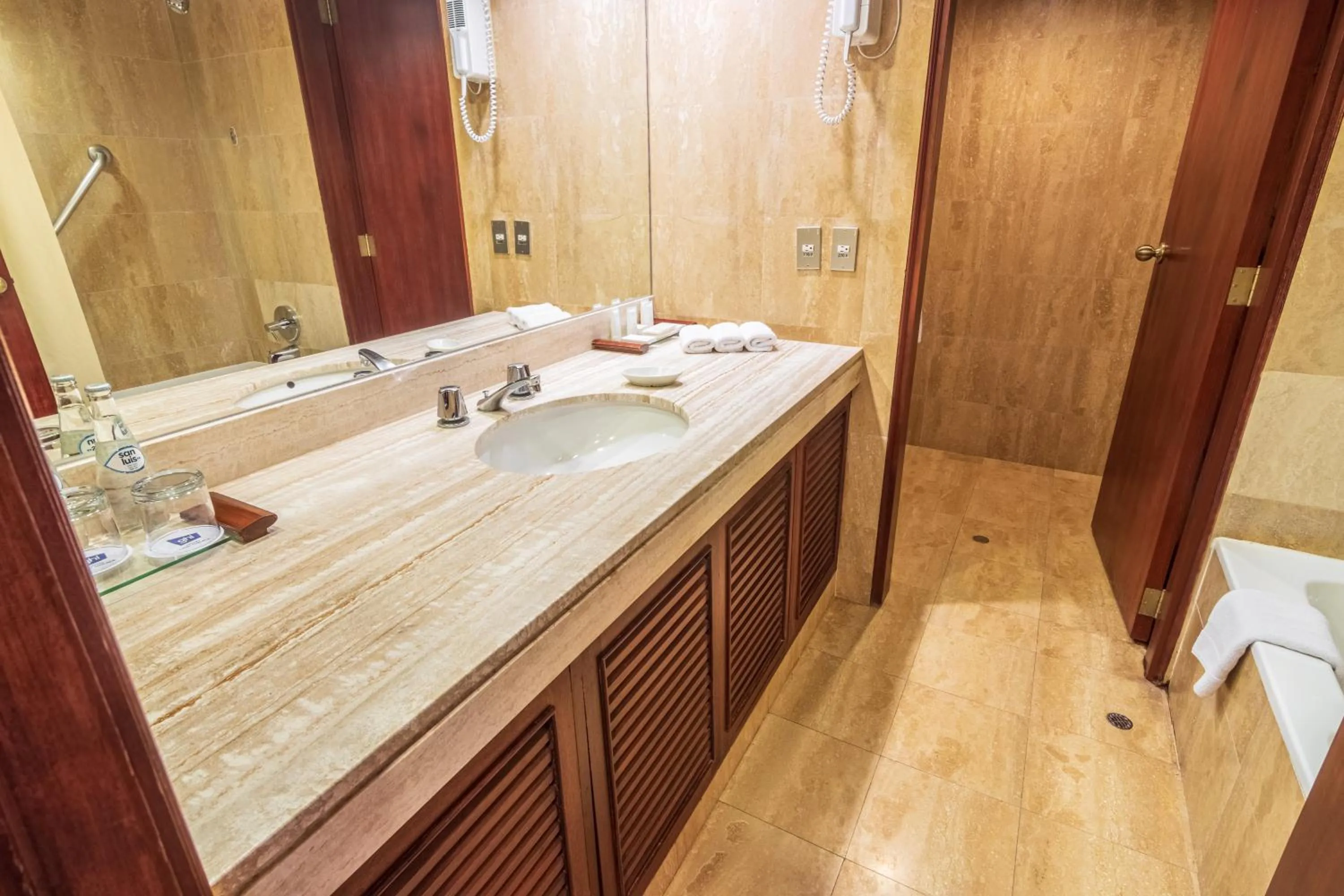 Bathroom in GHL Hotel Lago Titicaca