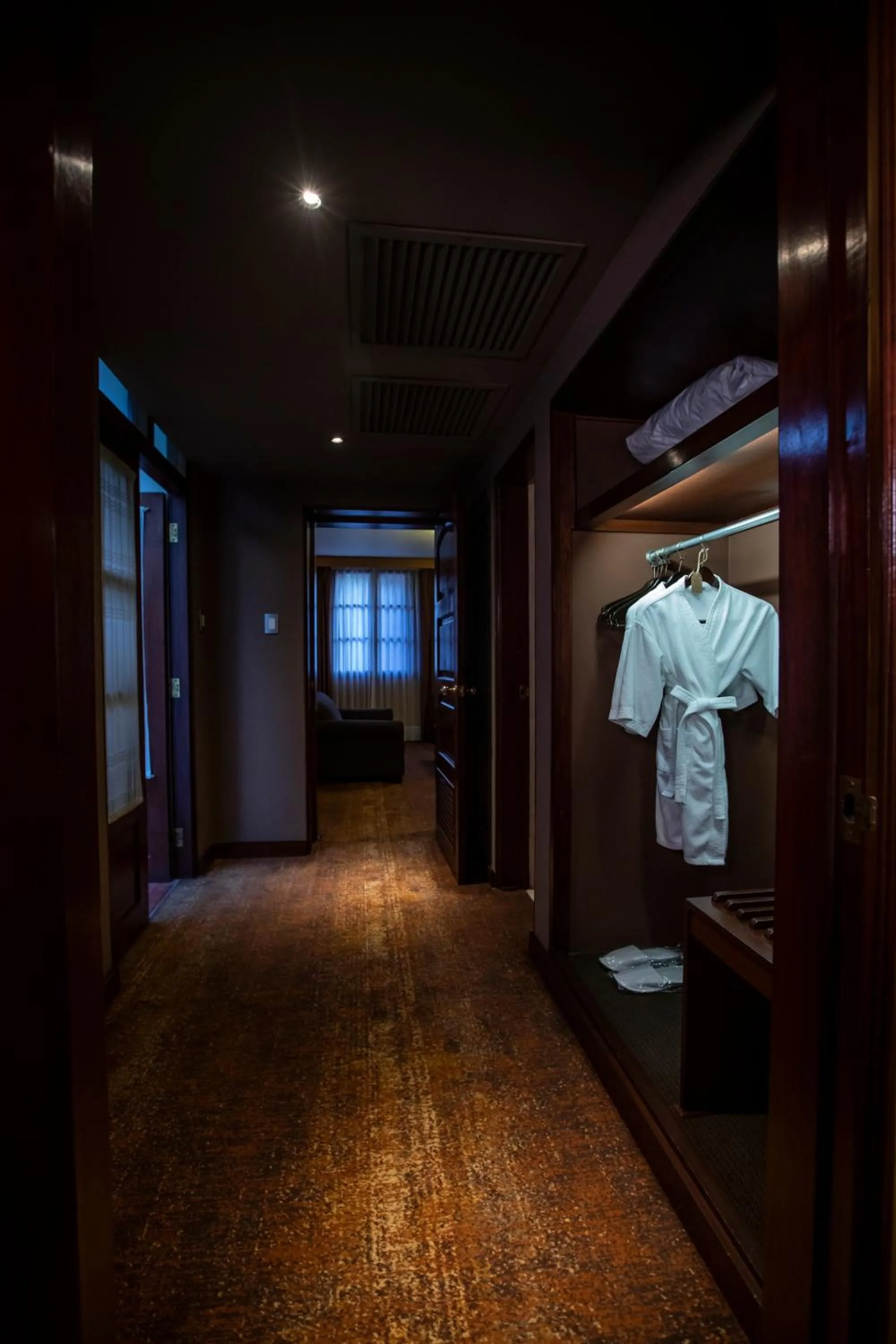 wardrobe in Wyndham Costa del Sol Arequipa