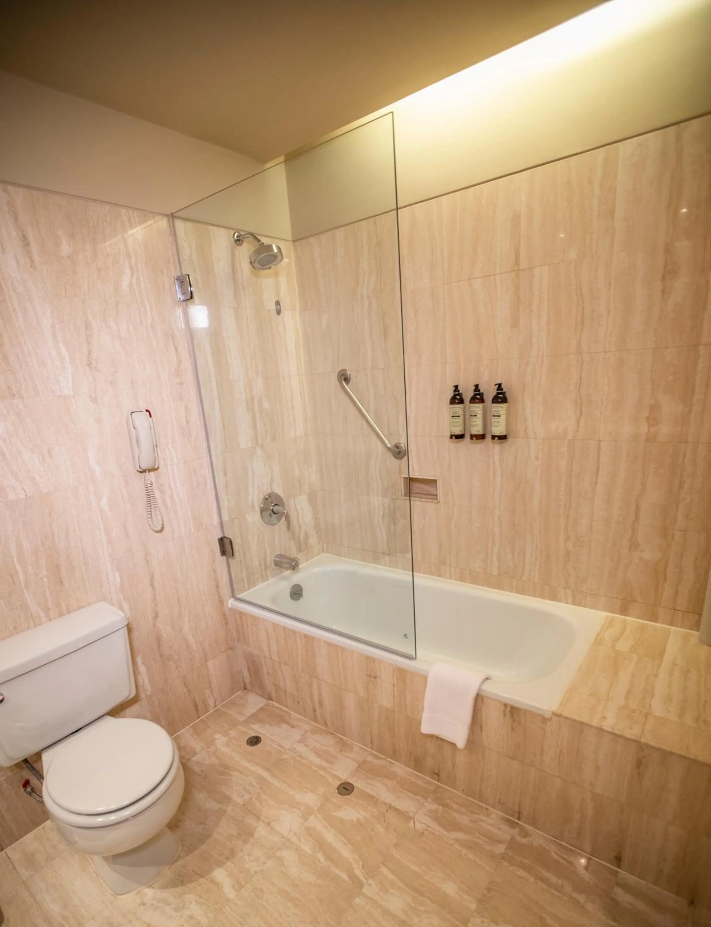 Bathroom in Wyndham Costa del Sol Arequipa