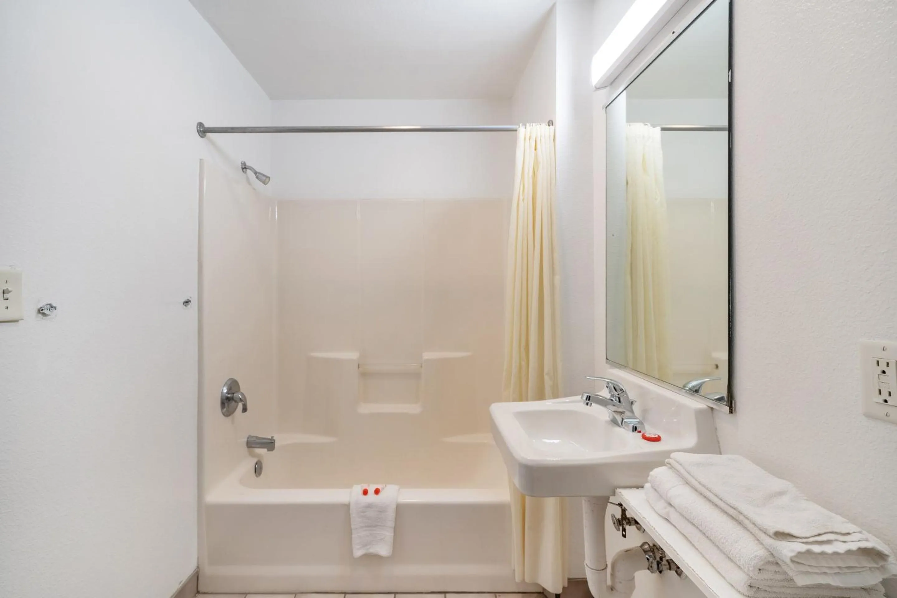 Bathroom in OYO Hotel San Antonio near AT&T Center