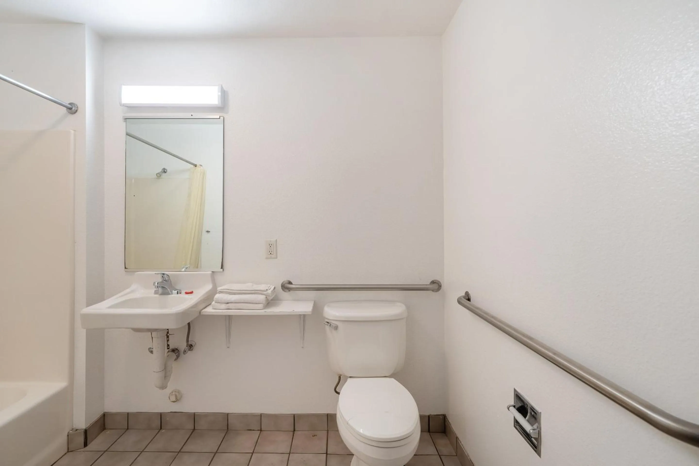 Bathroom in OYO Hotel San Antonio near AT&T Center