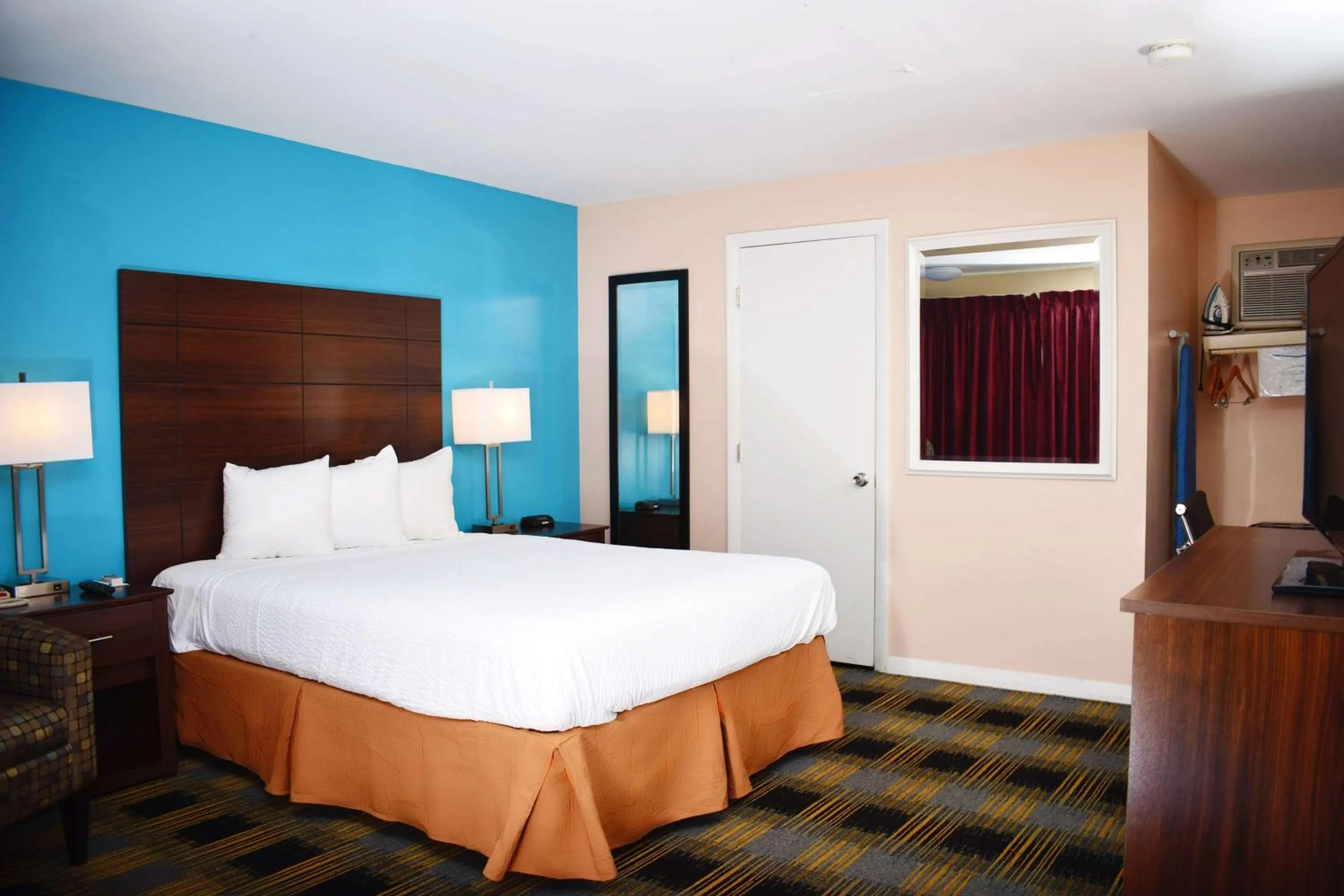 Photo of the whole room, Bed in Days Inn by Wyndham Middletown/Newport Area