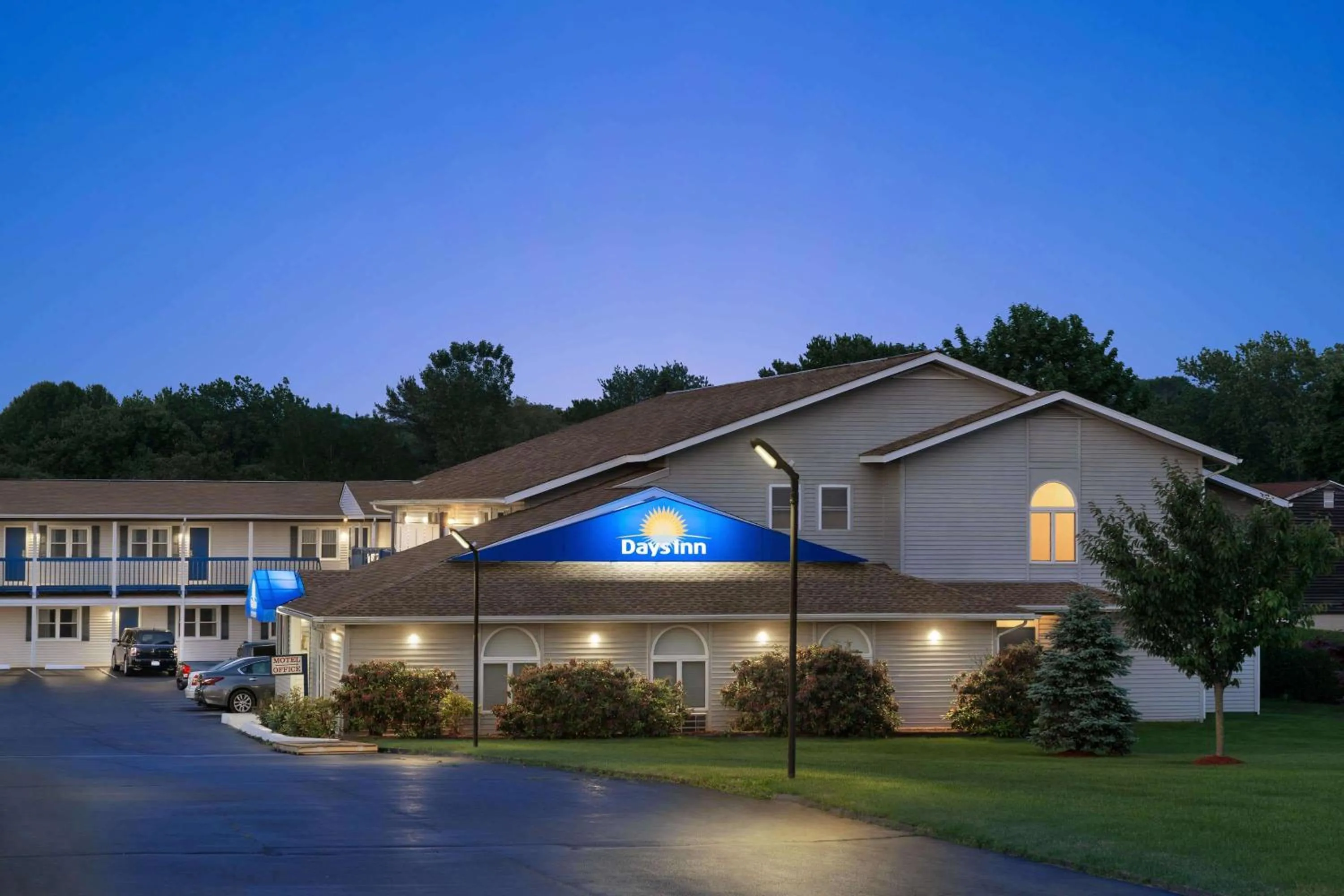 Property building in Days Inn by Wyndham Middletown/Newport Area