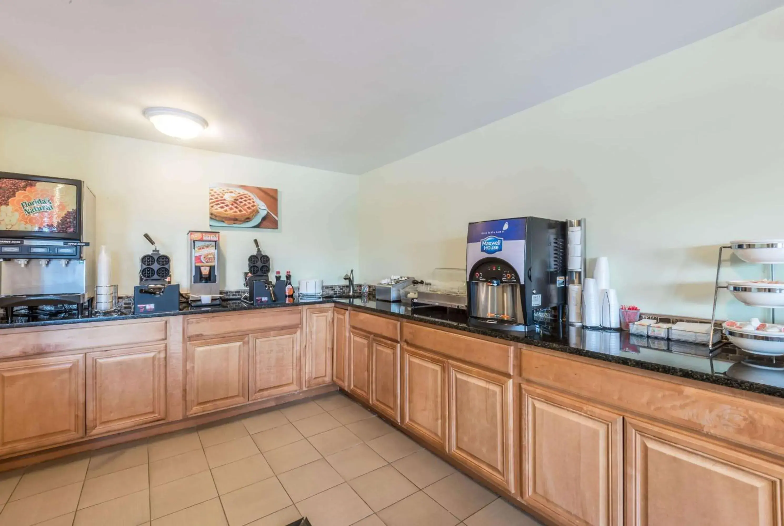 Property building in Days Inn by Wyndham Middletown/Newport Area Property building in Days Inn by Wyndham Middletown/Newport Area