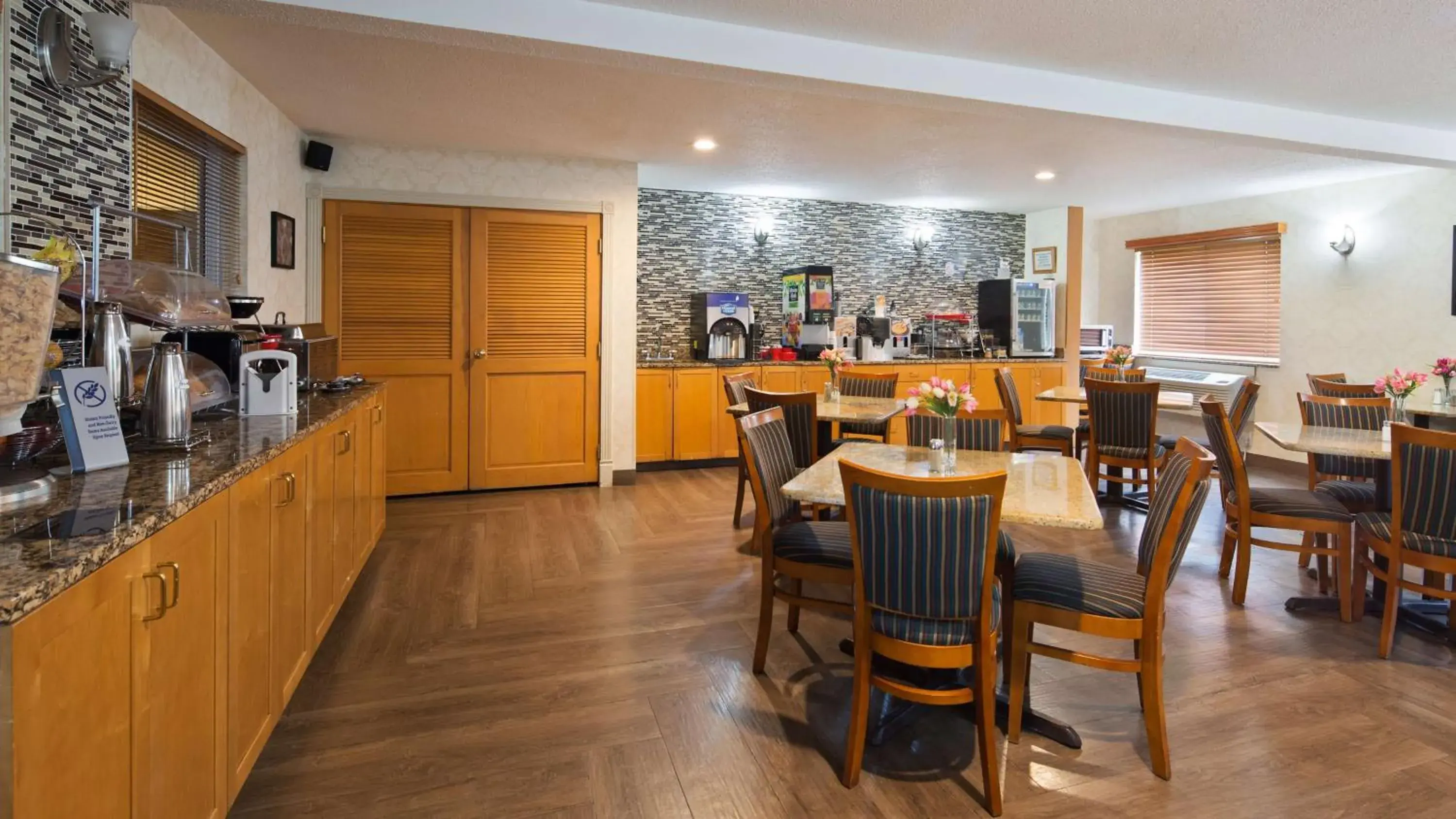 Restaurant/places to eat in Best Western New Baltimore Inn Restaurant/places to eat in Best Western New Baltimore Inn