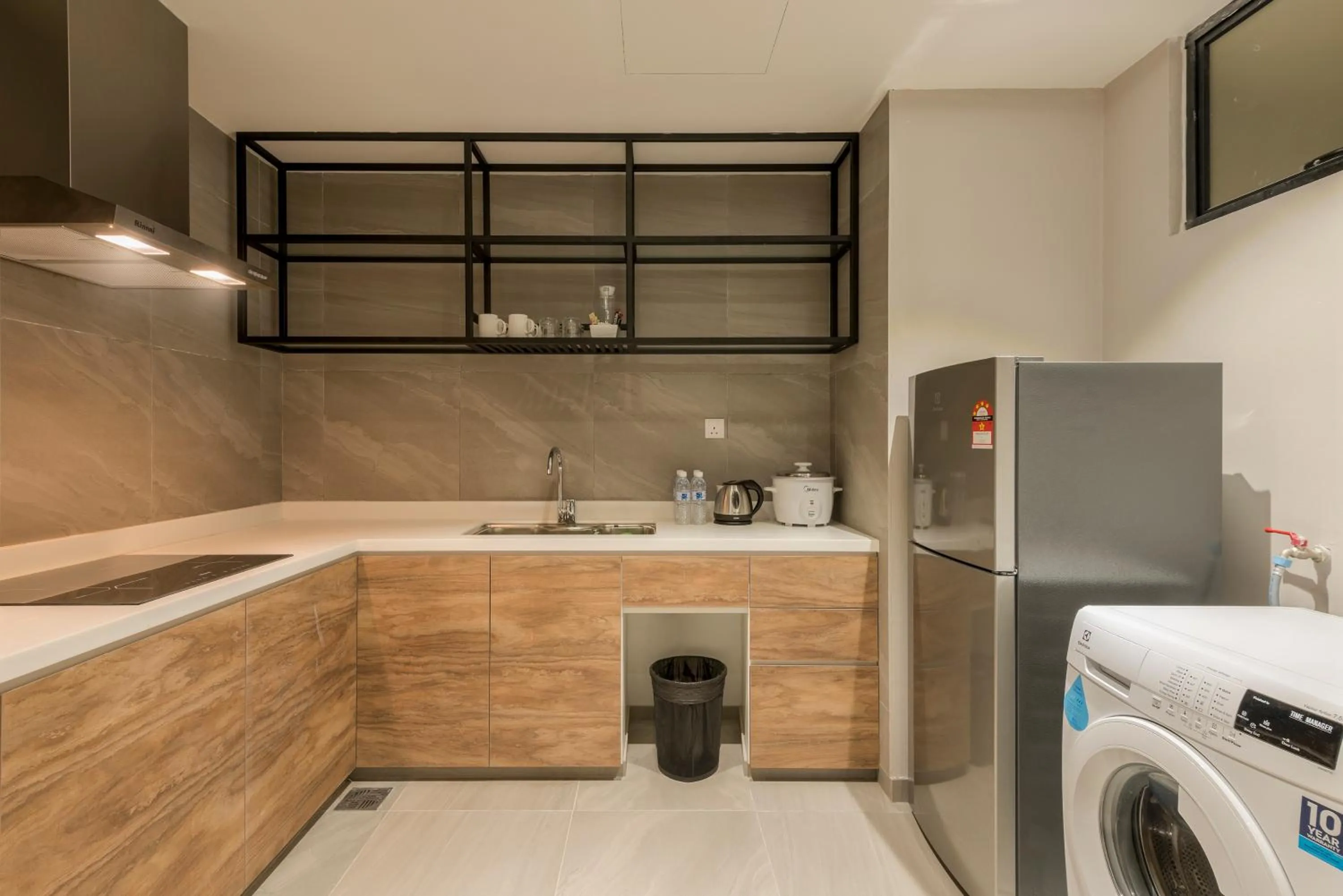 Kitchen or kitchenette in Jinhold Hotel & Serviced Apartment