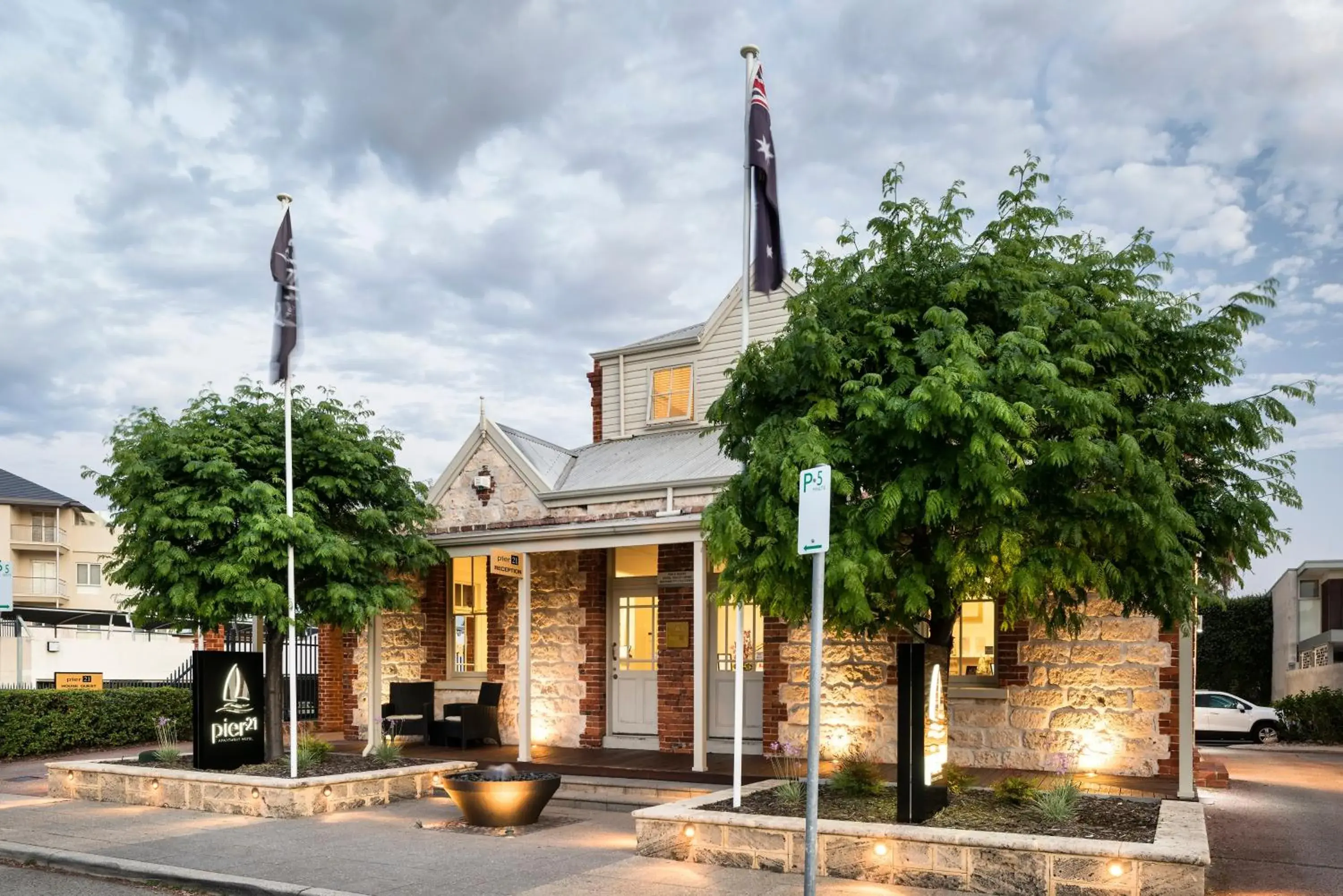 Facade/entrance in Pier 21 Riverside Apartment Hotel Facade/entrance in Pier 21 Riverside Apartment Hotel