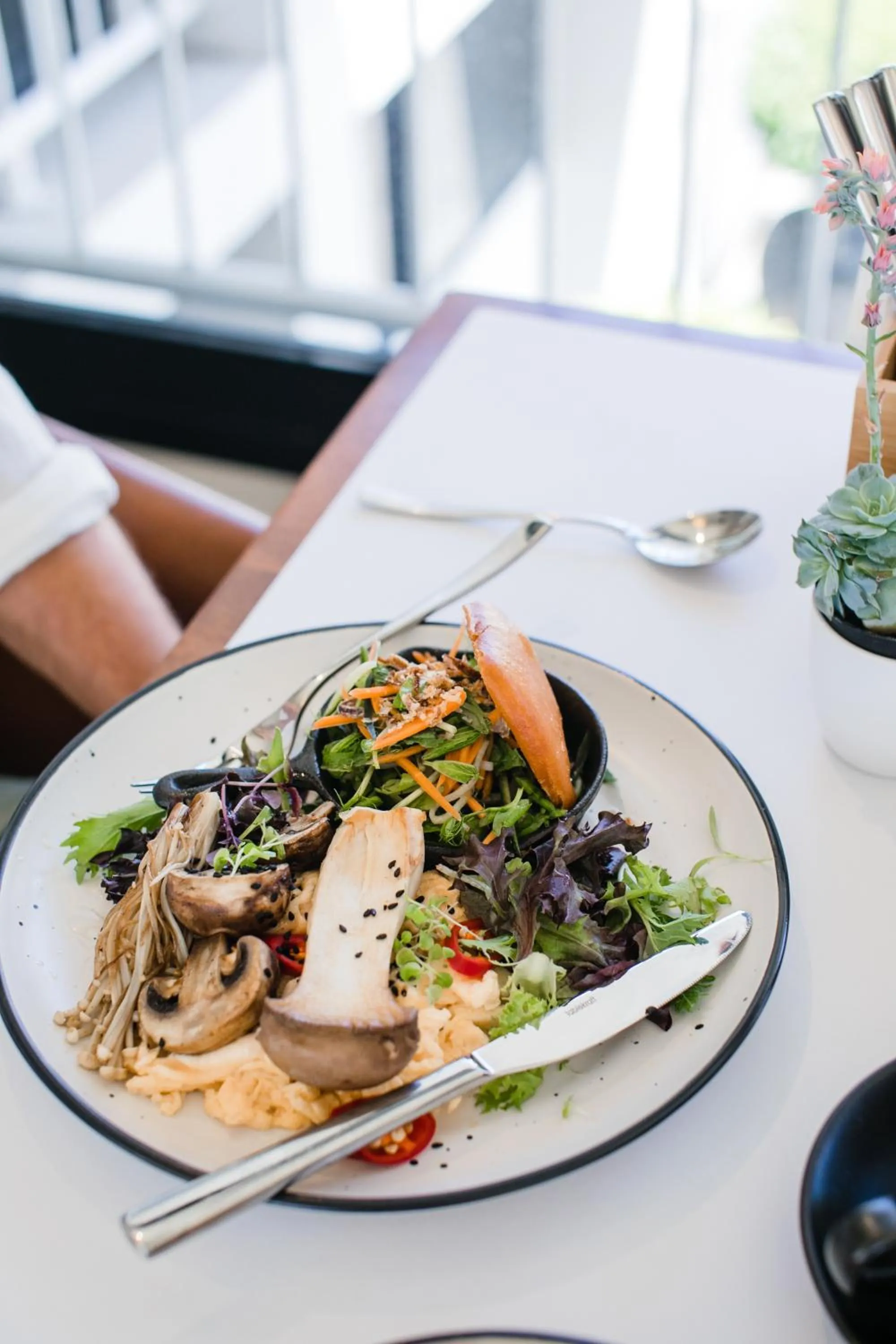 Restaurant/places to eat in Pier 21 Riverside Apartment Hotel