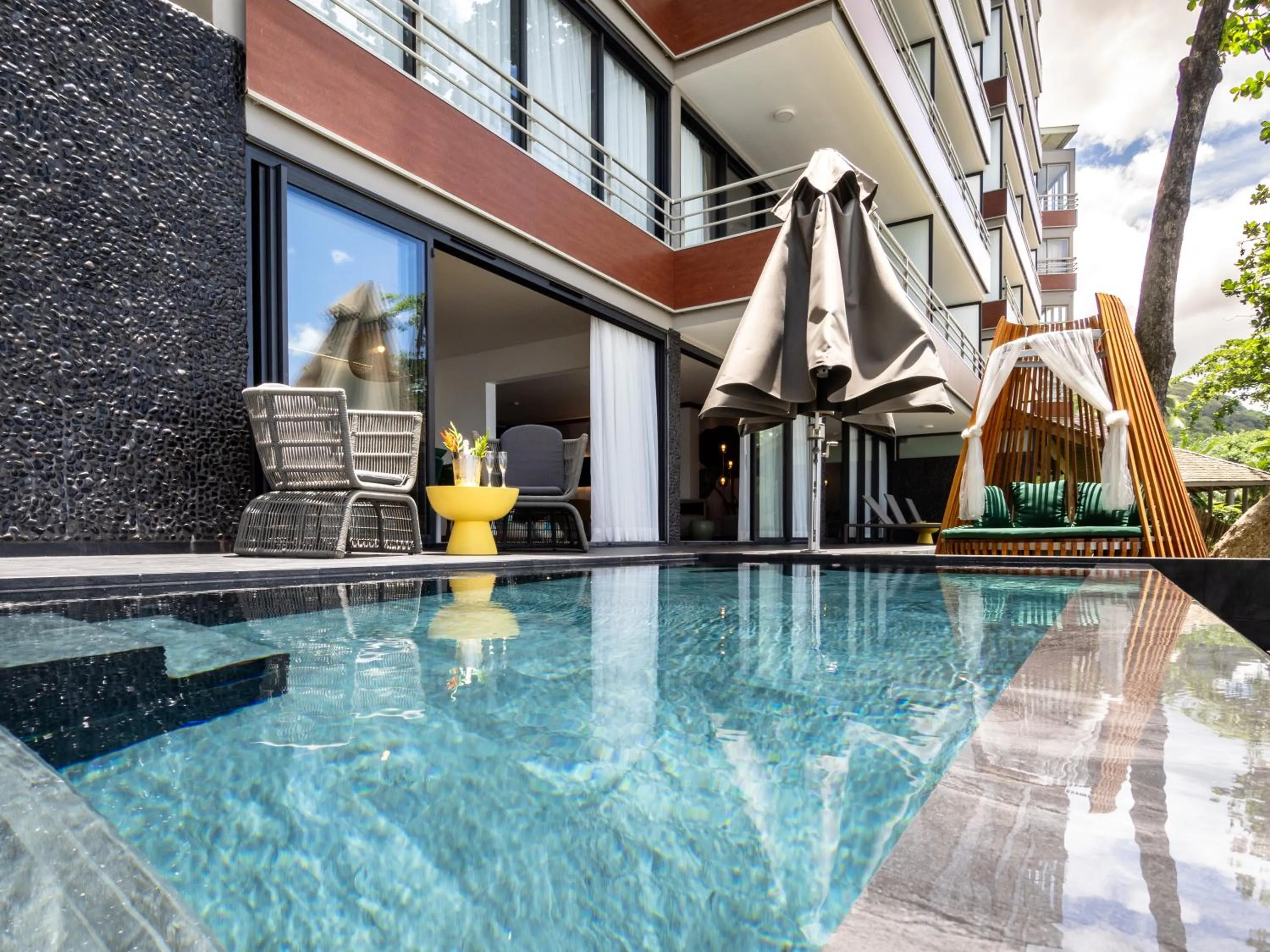 Pool view in Le Tahiti by Pearl Resorts