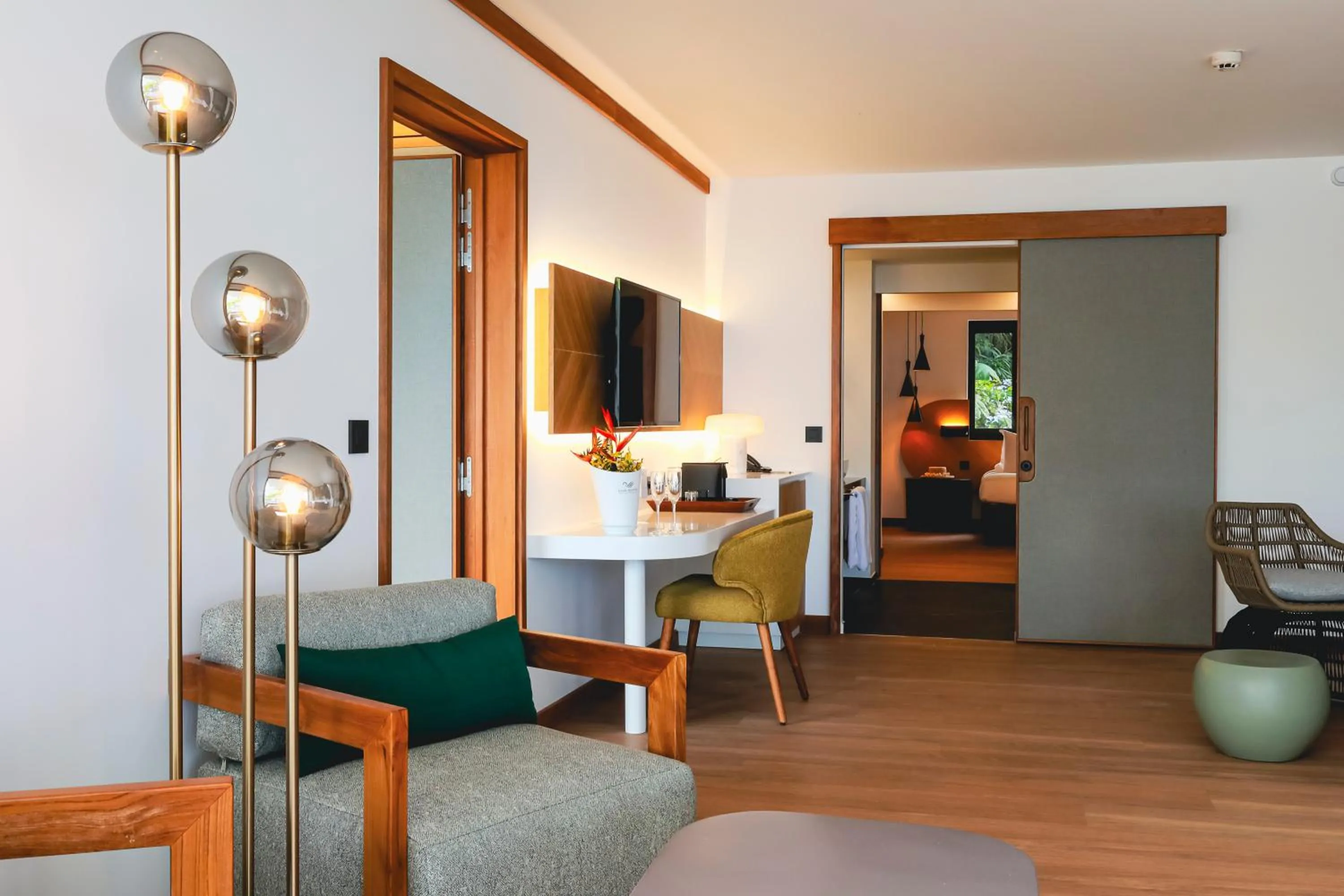 TV and multimedia in Le Tahiti by Pearl Resorts