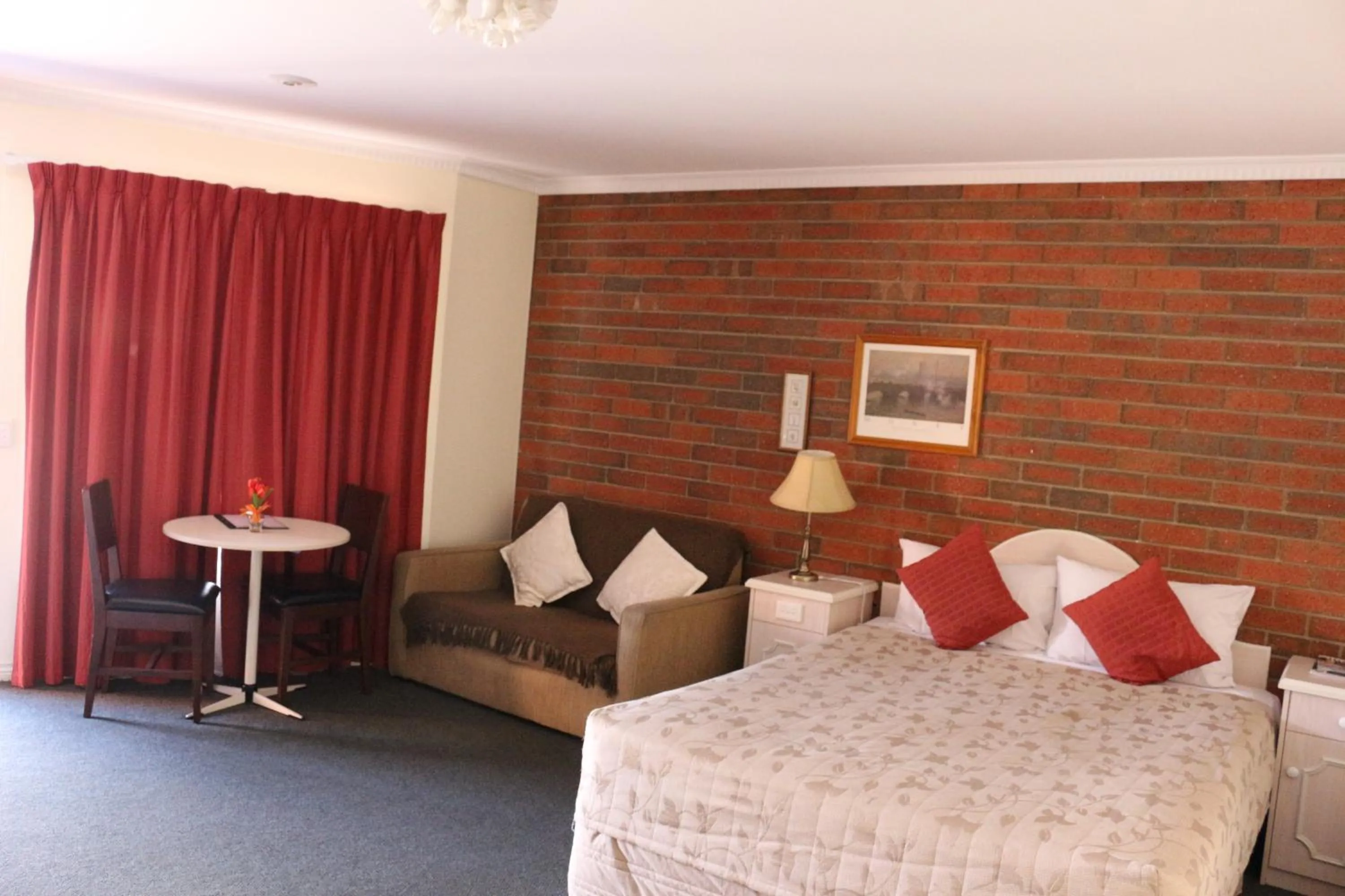 Photo of the whole room, Bed in Bendigo Haymarket Motor Inn