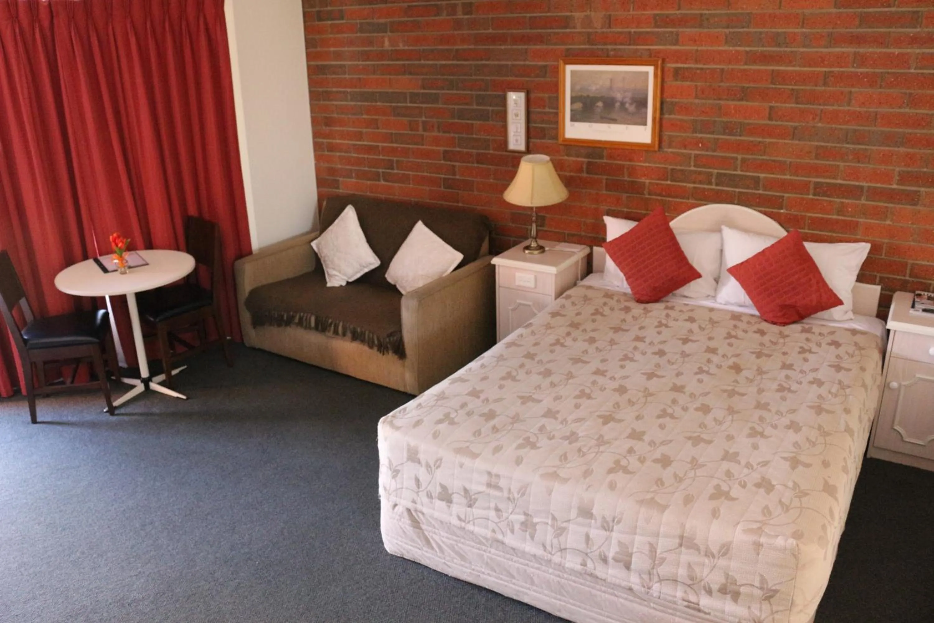 Photo of the whole room, Bed in Bendigo Haymarket Motor Inn