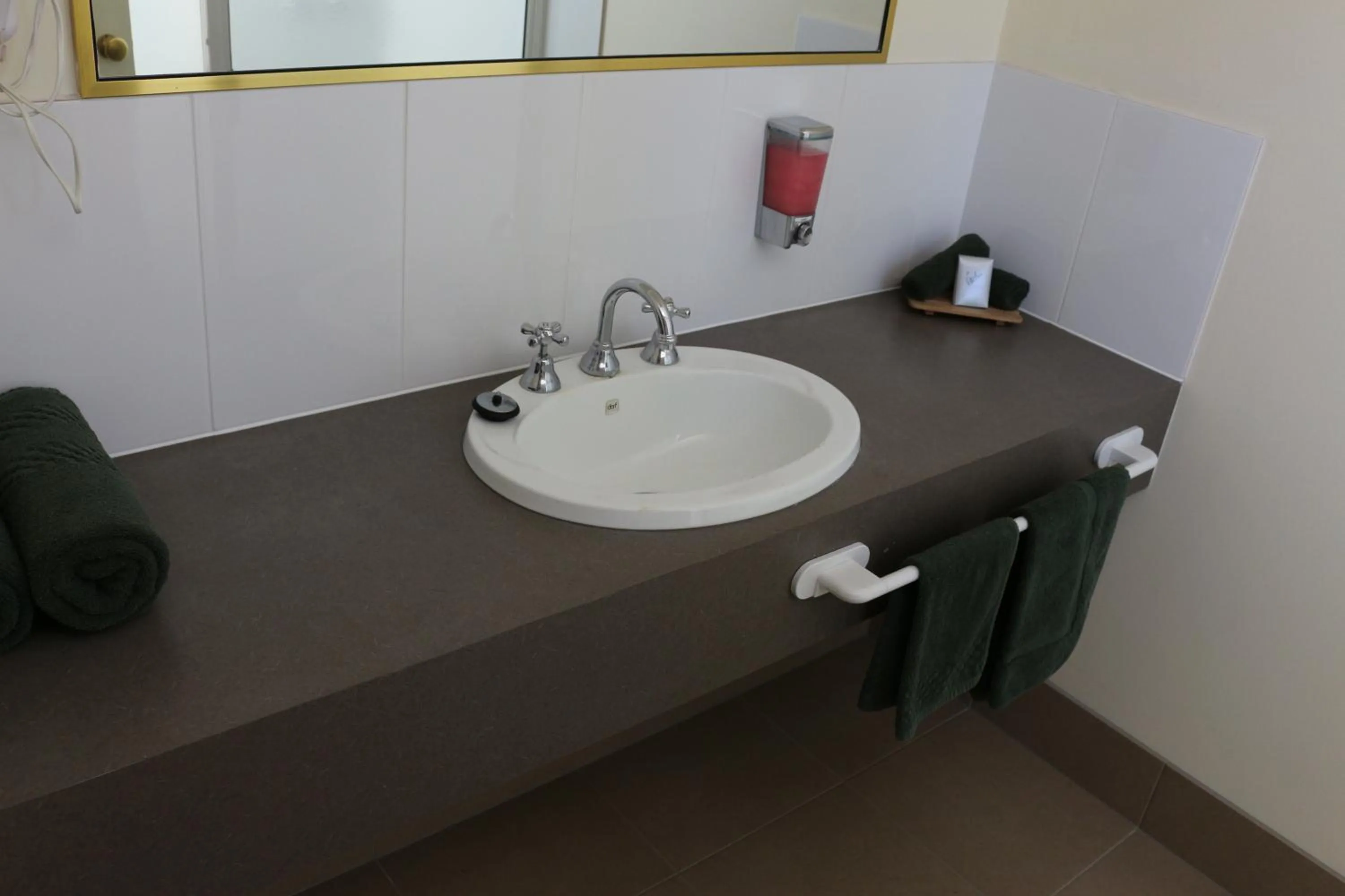 Bathroom in Bendigo Haymarket Motor Inn