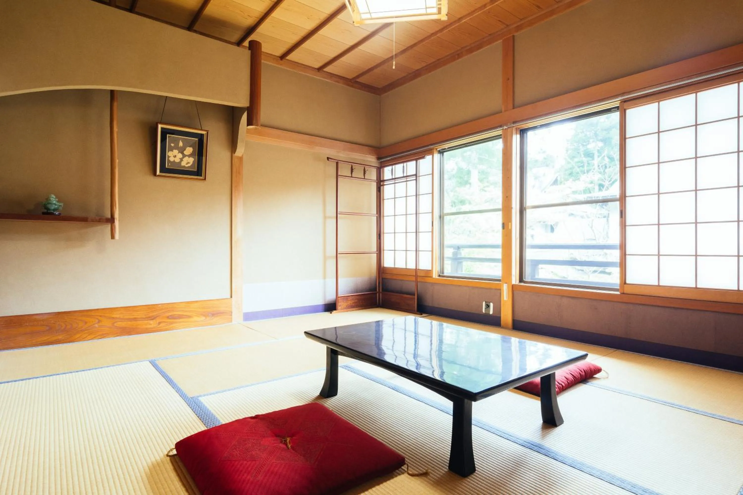 Photo of the whole room in 高野山 宿坊 増福院 -Koyasan Shukubo Zofukuin-
