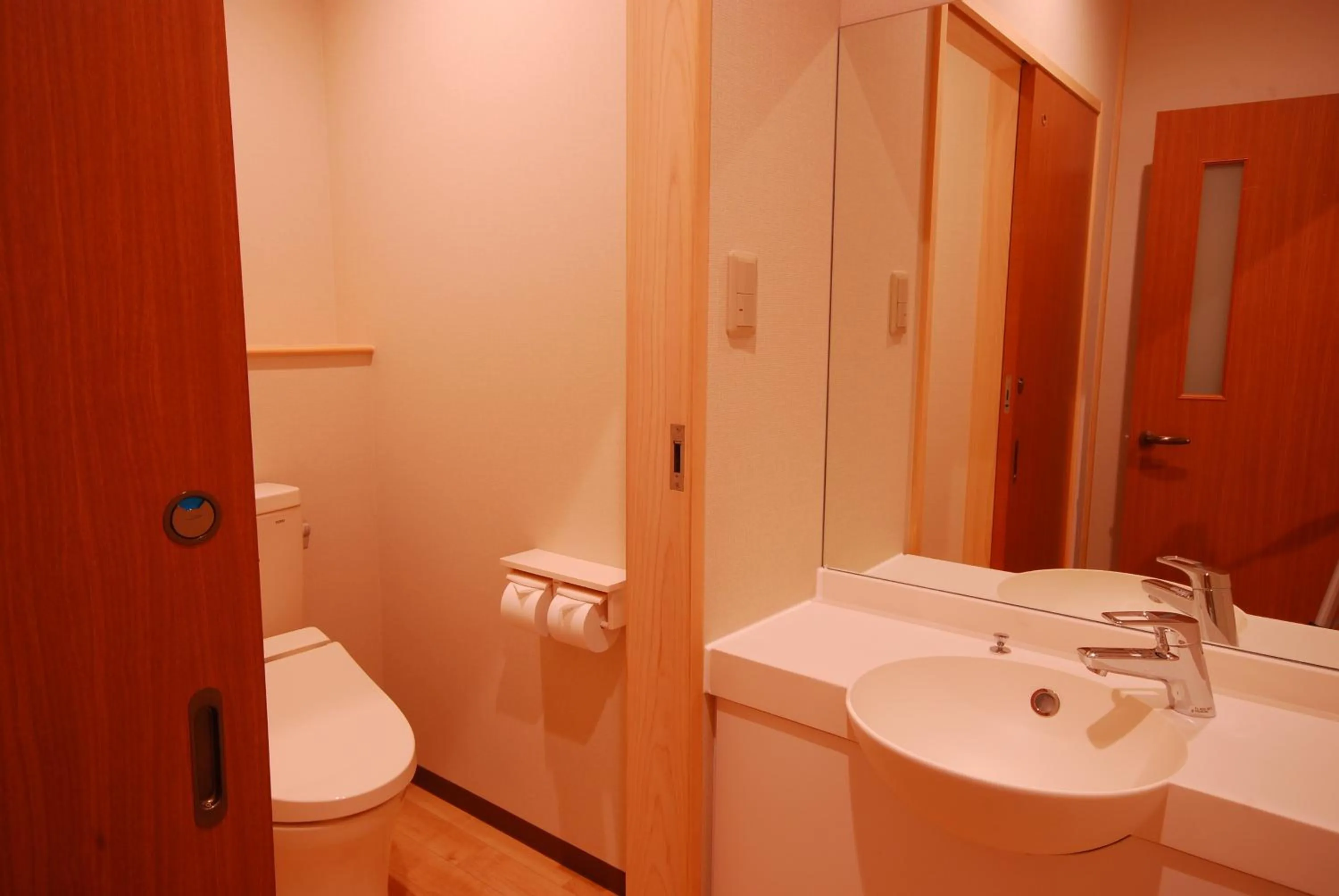 Photo of the whole room in 高野山 宿坊 増福院 -Koyasan Shukubo Zofukuin-