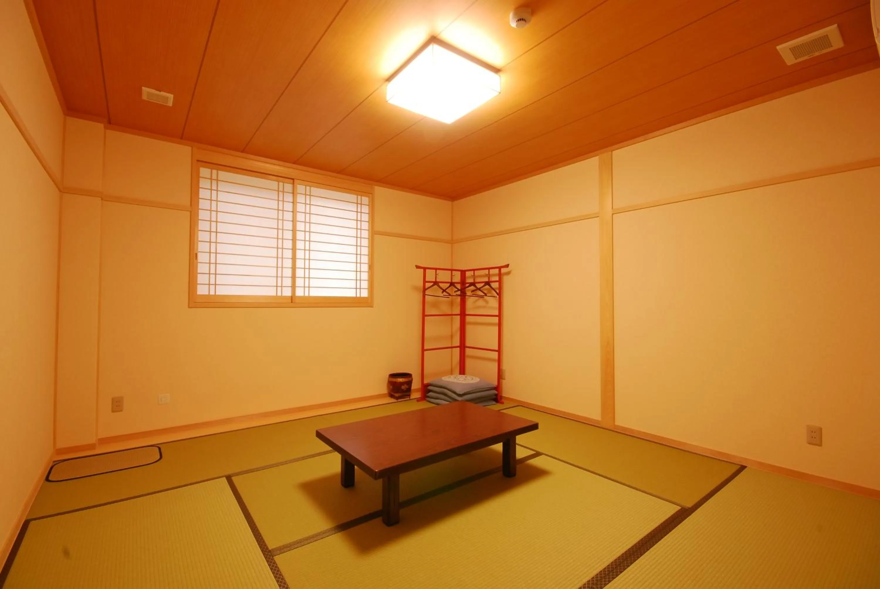 Photo of the whole room in 高野山 宿坊 増福院 -Koyasan Shukubo Zofukuin-
