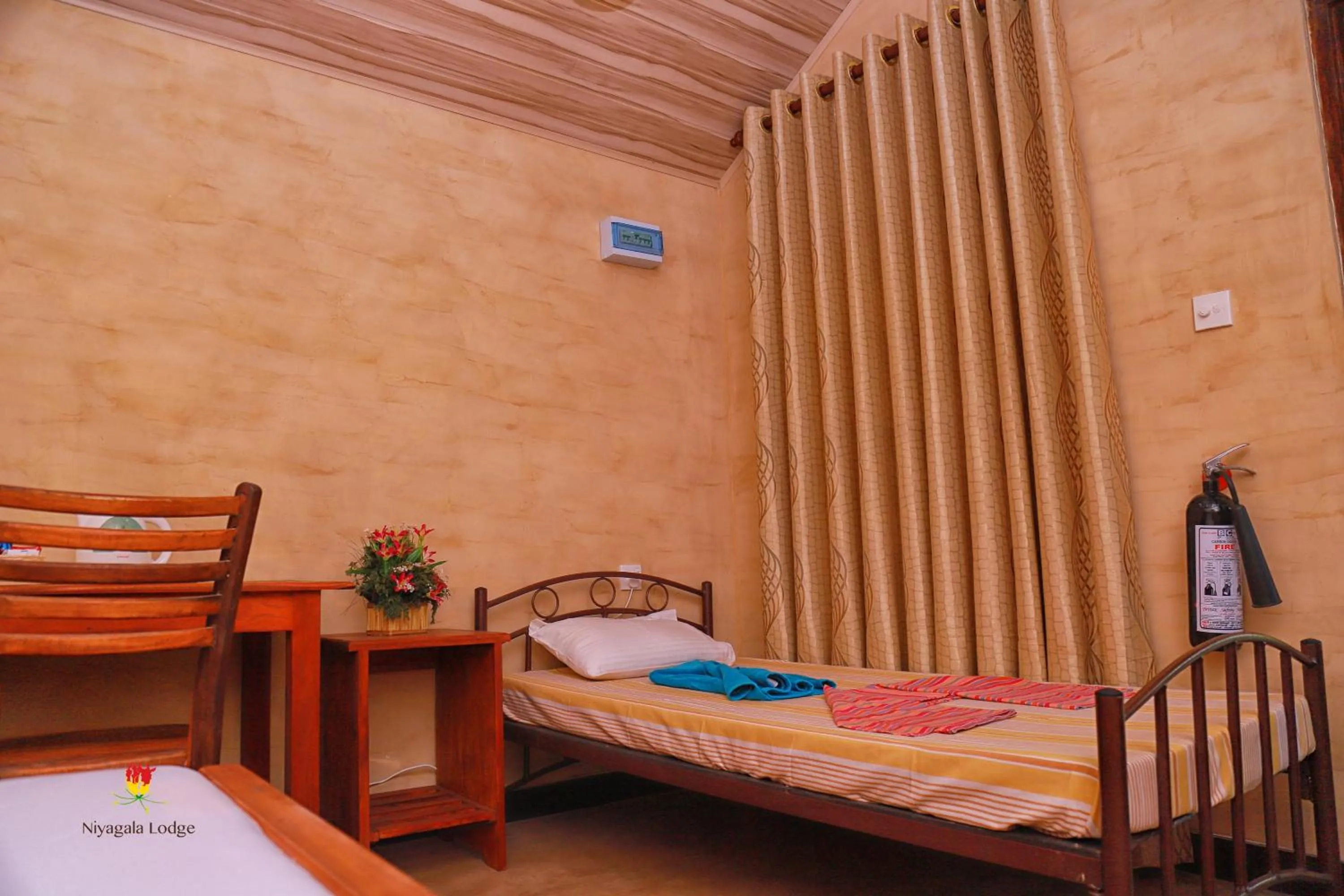 Bed in Hotel Niyagala Lodge Sigiriya