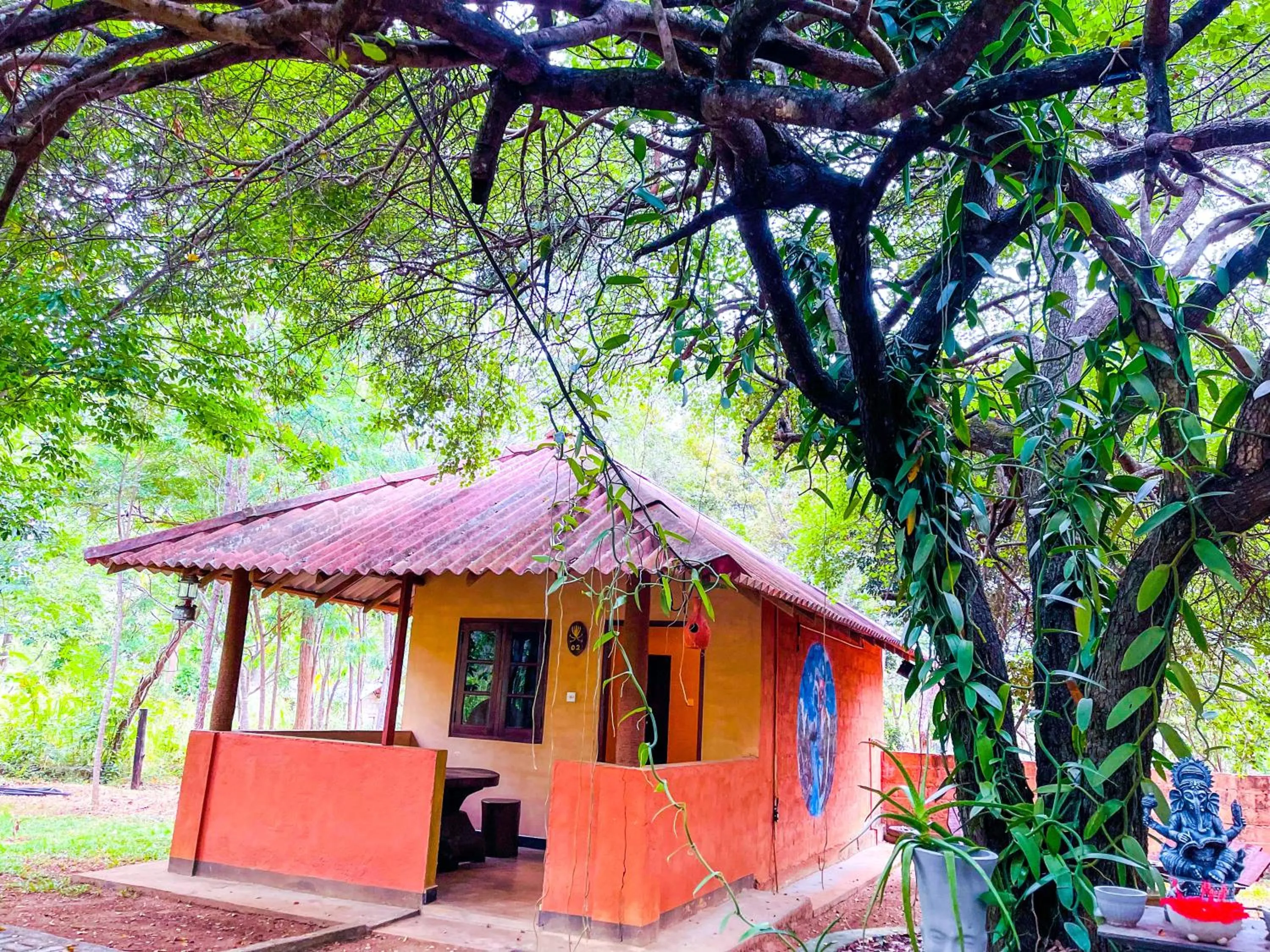 Property building in Hotel Niyagala Lodge Sigiriya