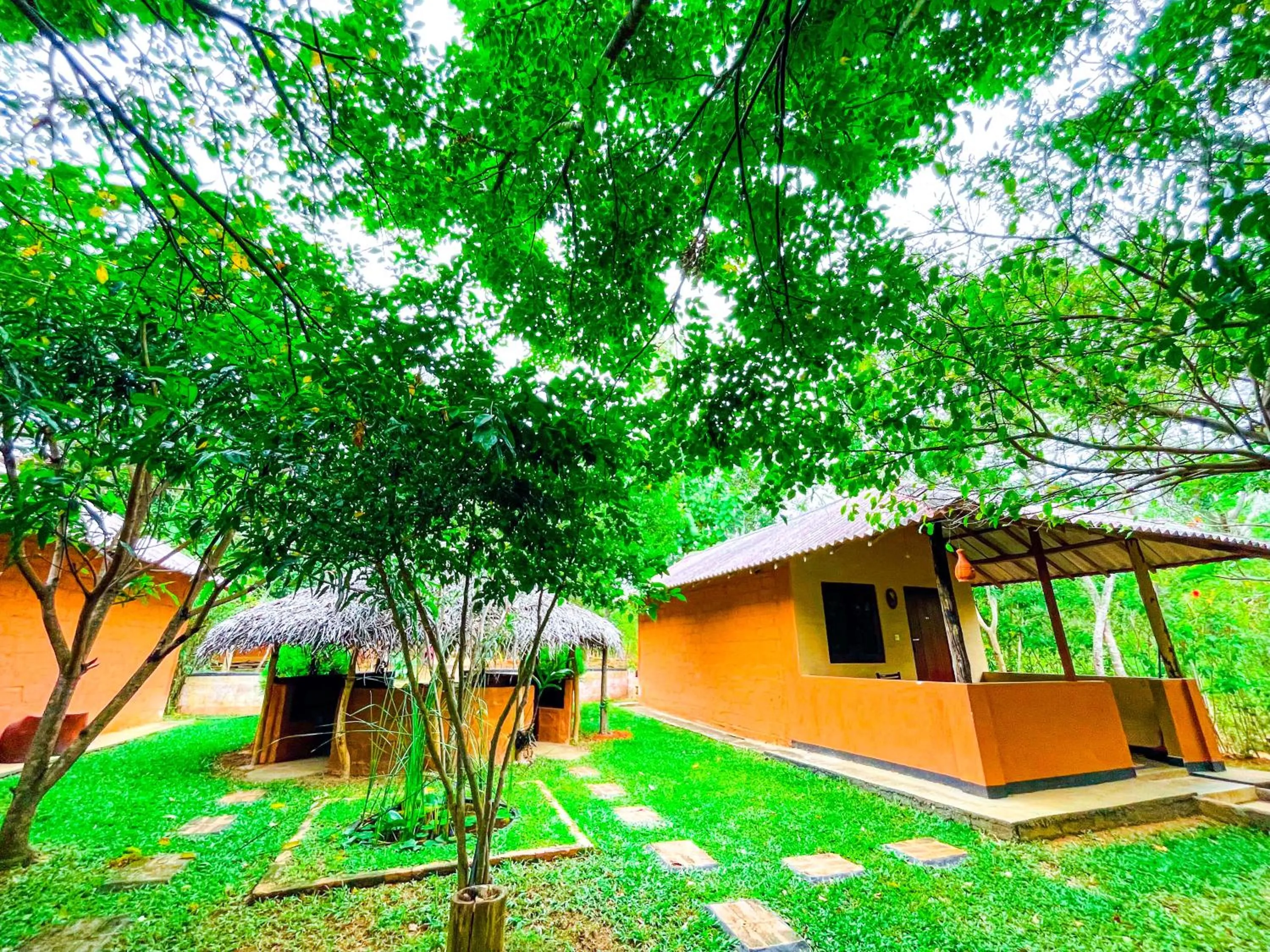 Property building in Hotel Niyagala Lodge Sigiriya