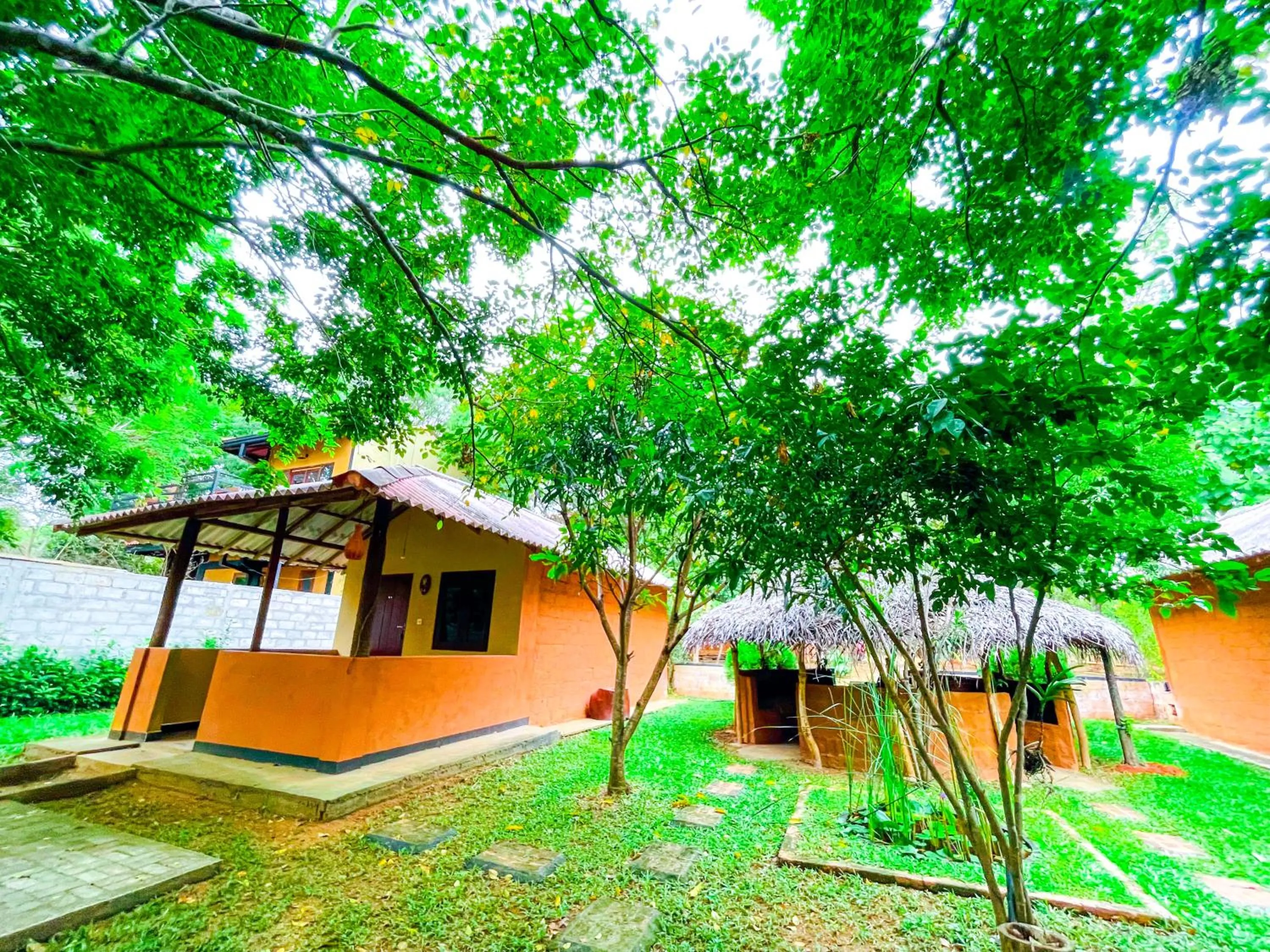 Property building in Hotel Niyagala Lodge Sigiriya