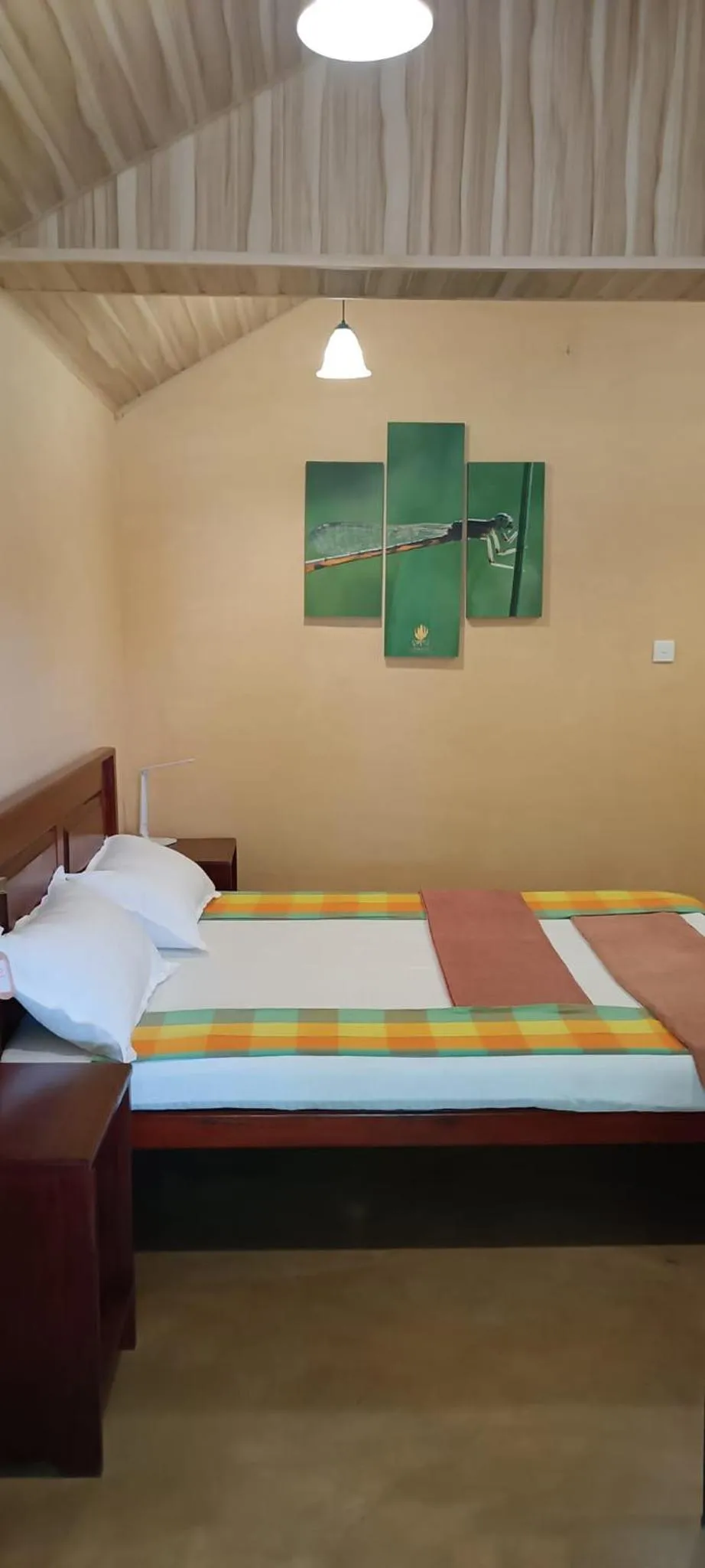 Bed in Hotel Niyagala Lodge Sigiriya