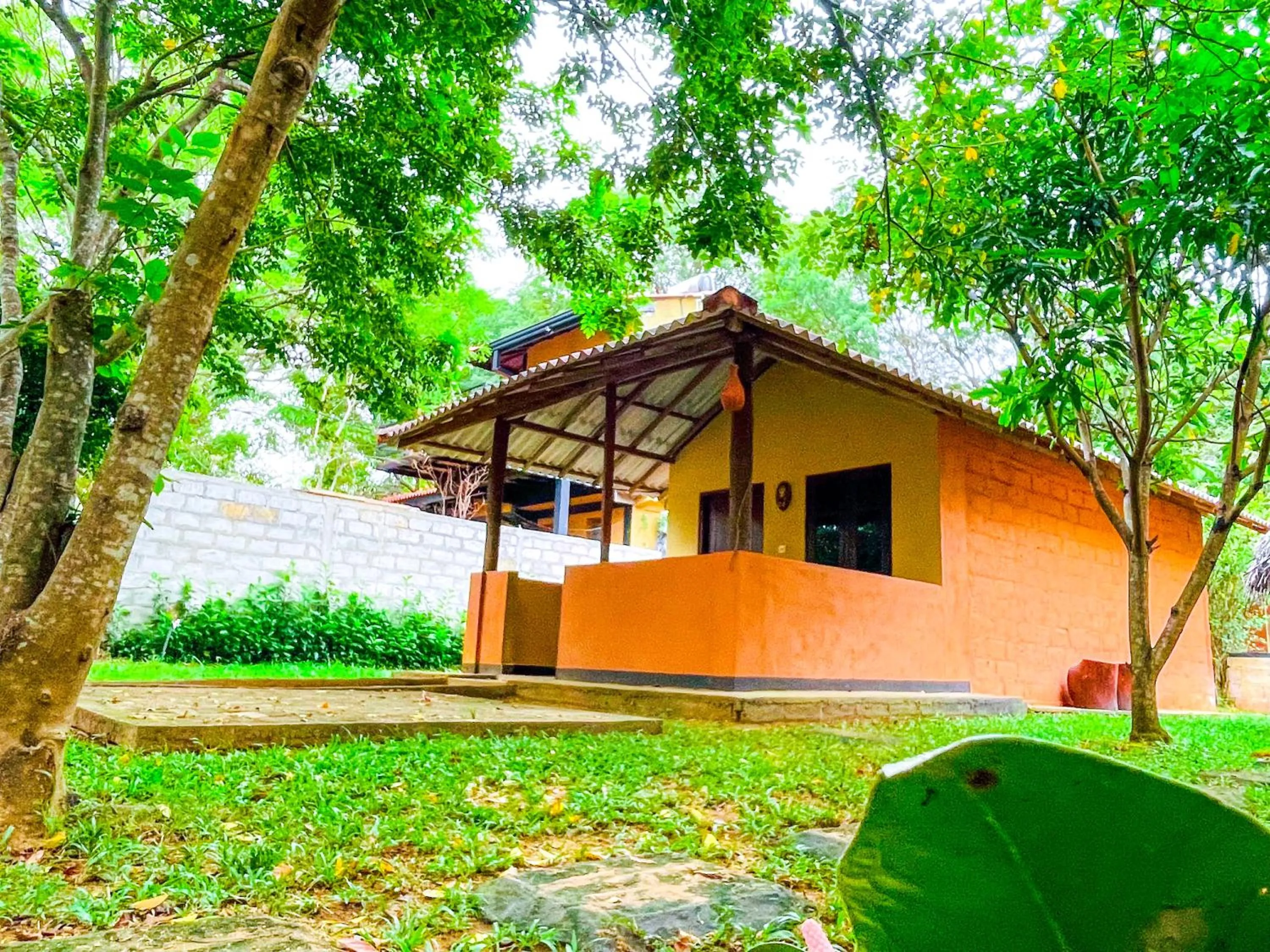 Property building in Hotel Niyagala Lodge Sigiriya