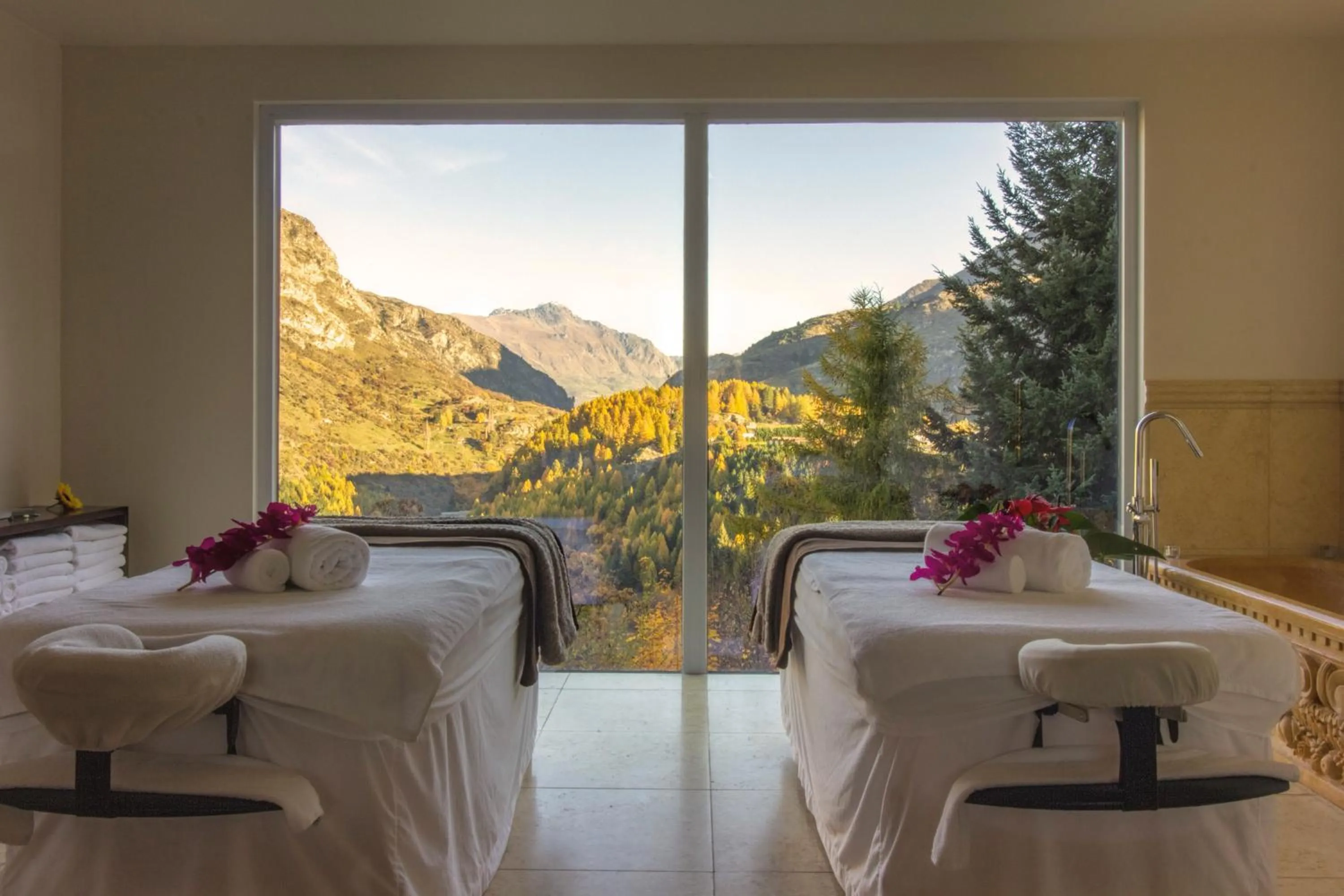 Massage in Nugget Point Hotel