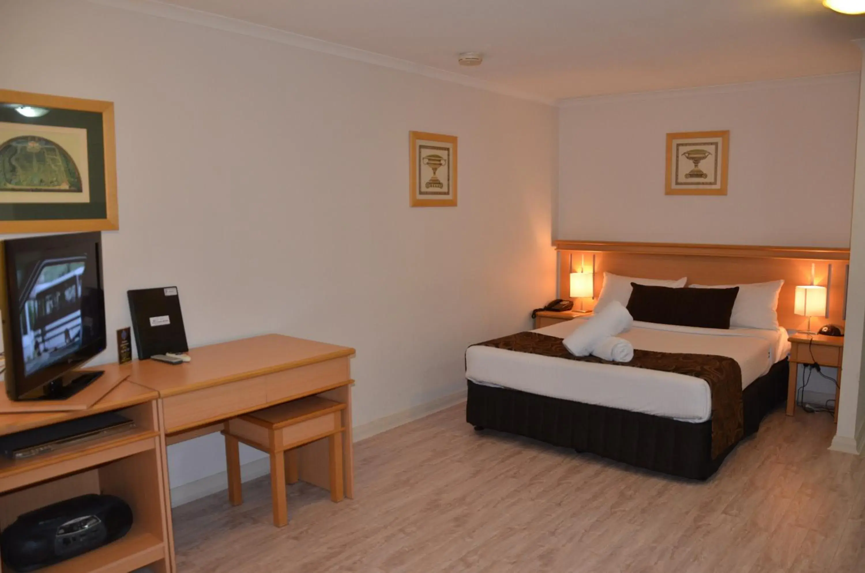 Bedroom, Bed in Napoleon On Kent Bedroom, Bed in Napoleon On Kent