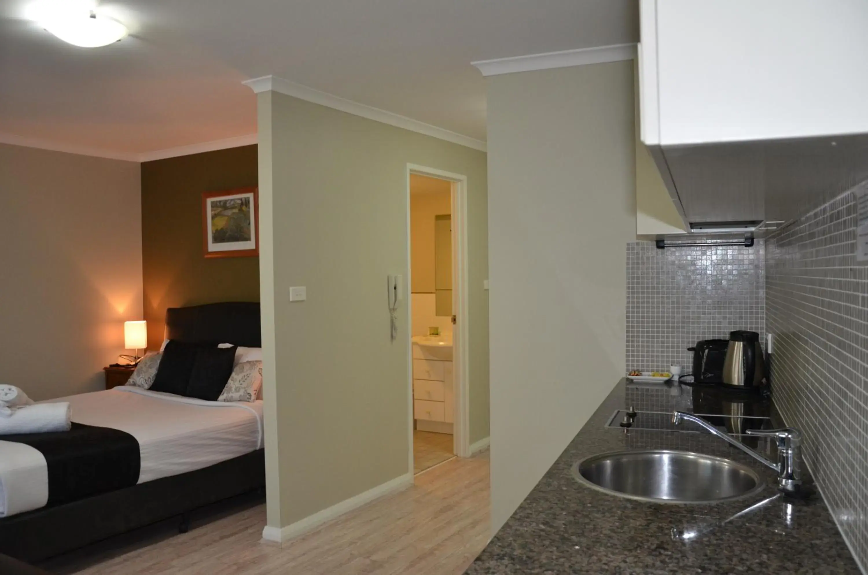 Photo of the whole room, Bed in Napoleon On Kent Photo of the whole room, Bed in Napoleon On Kent