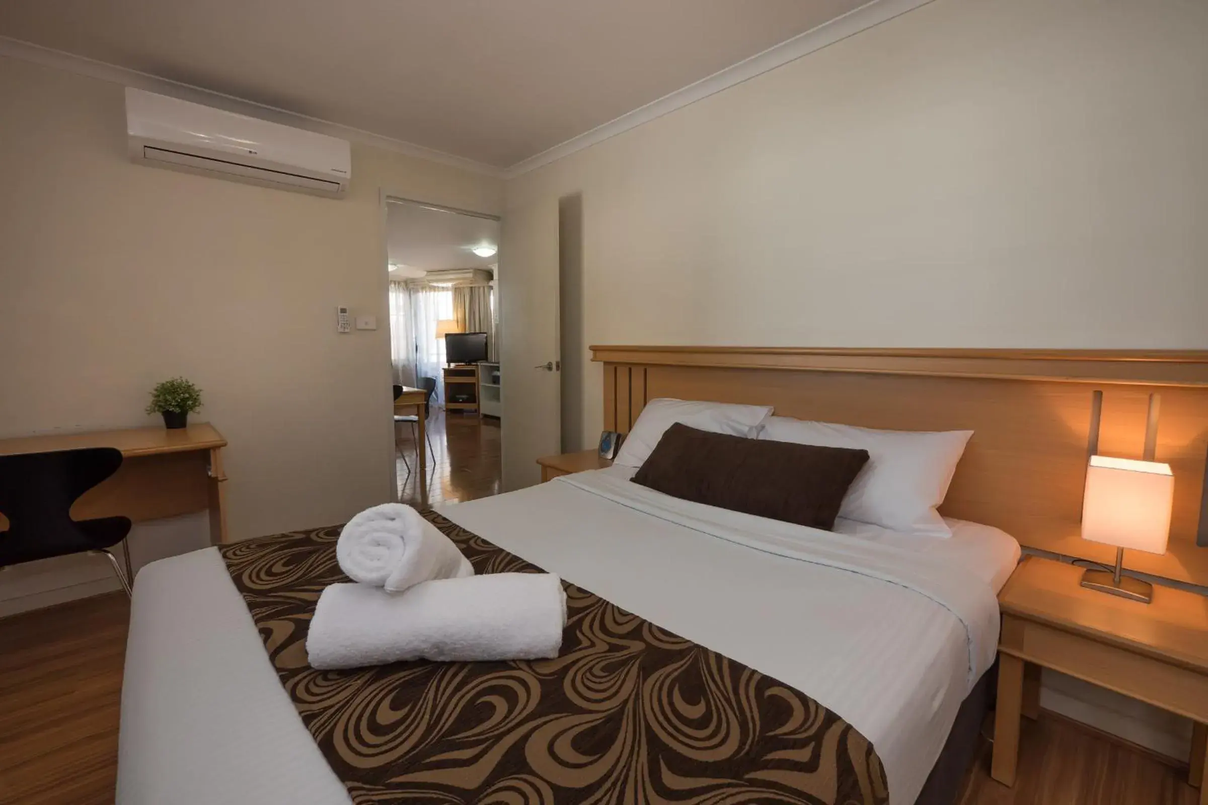 One-Bedroom Apartment in Napoleon On Kent One-Bedroom Apartment in Napoleon On Kent