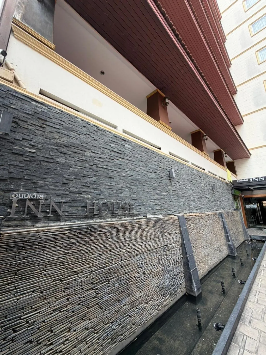 Facade/entrance in Inn House- SHA Extra Plus