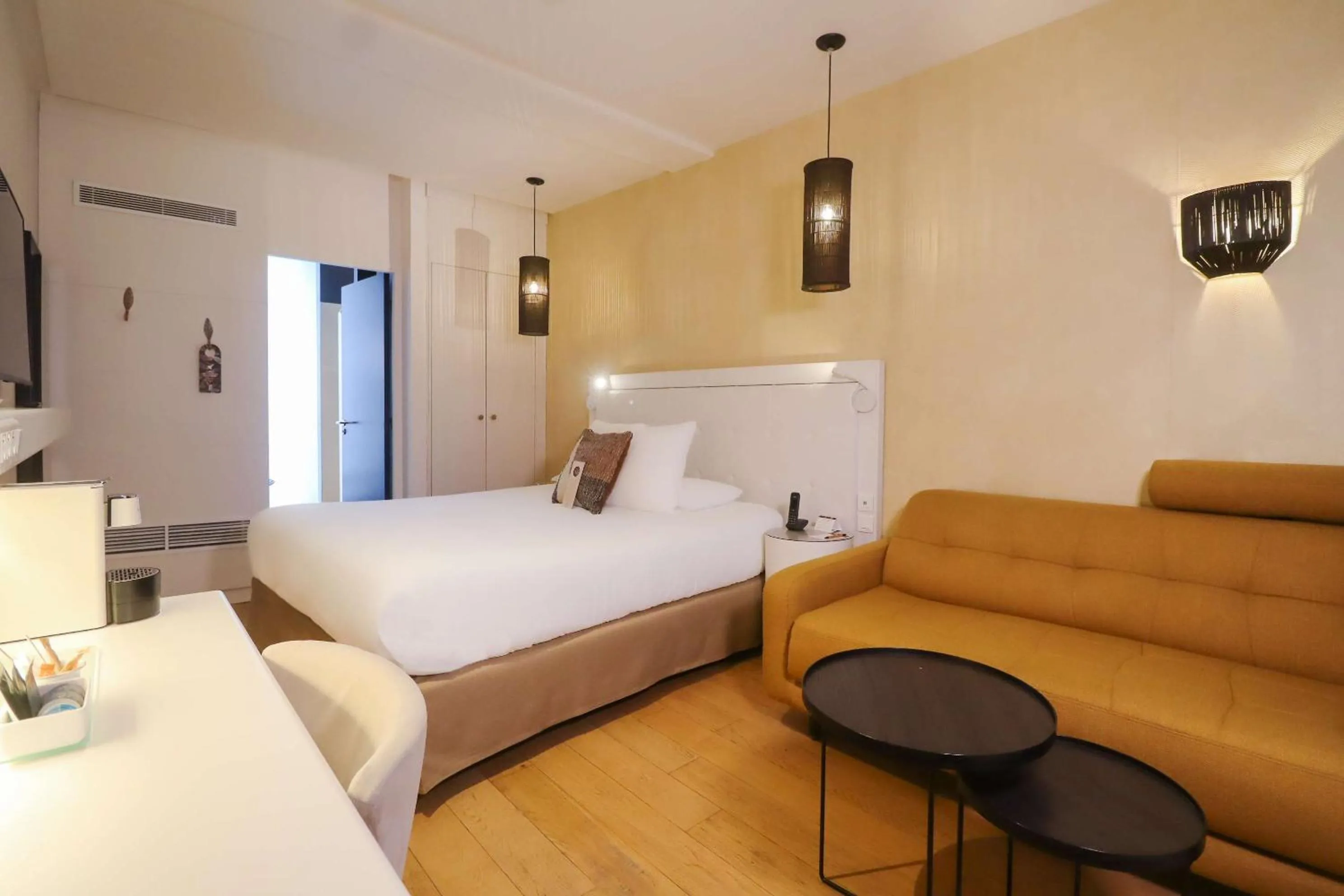 Photo of the whole room, Bed in Boa Hotel - BW Signature Collection - Lille Centre Gares