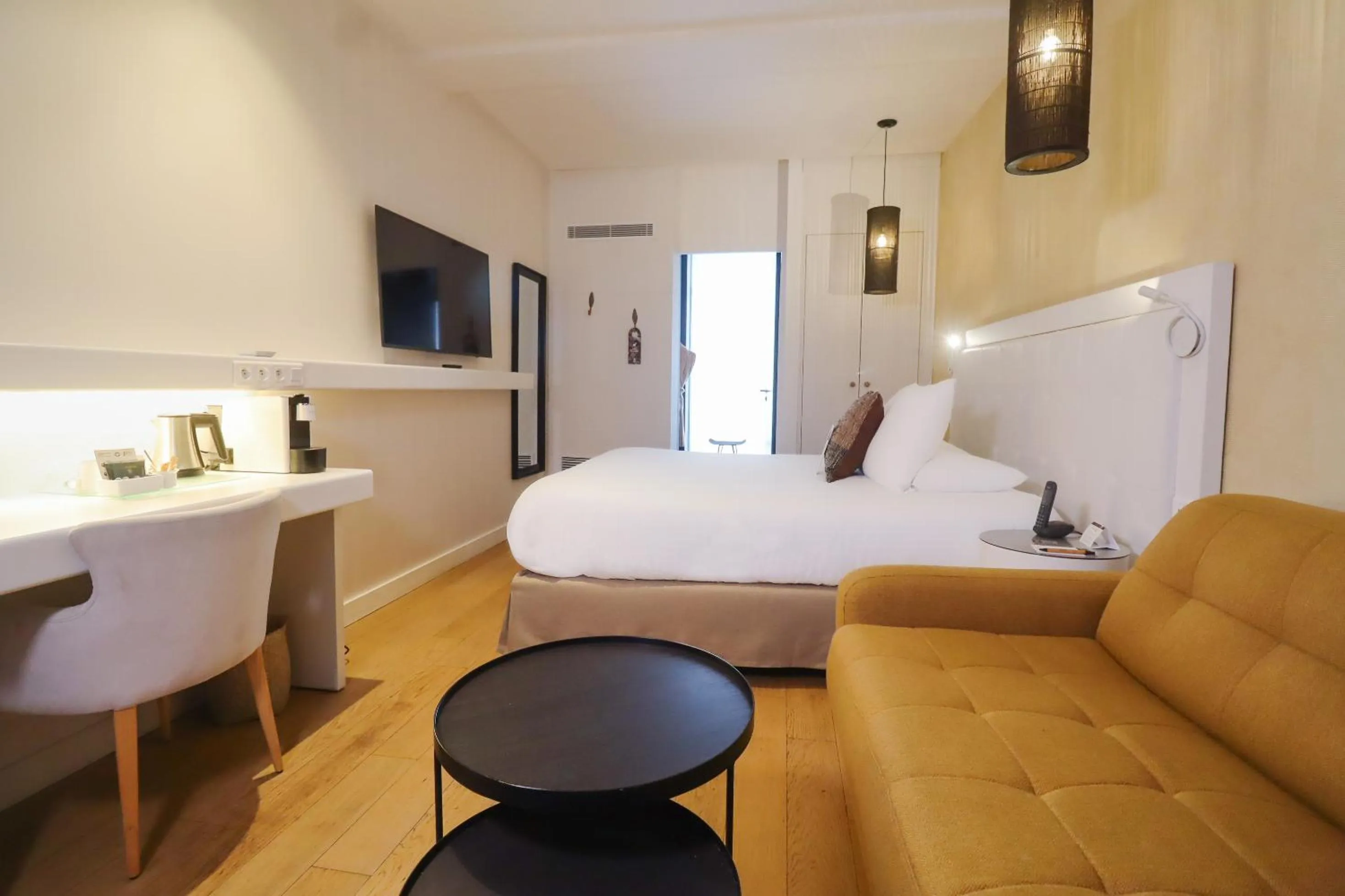 Photo of the whole room, Bed in Boa Hotel - BW Signature Collection - Lille Centre Gares