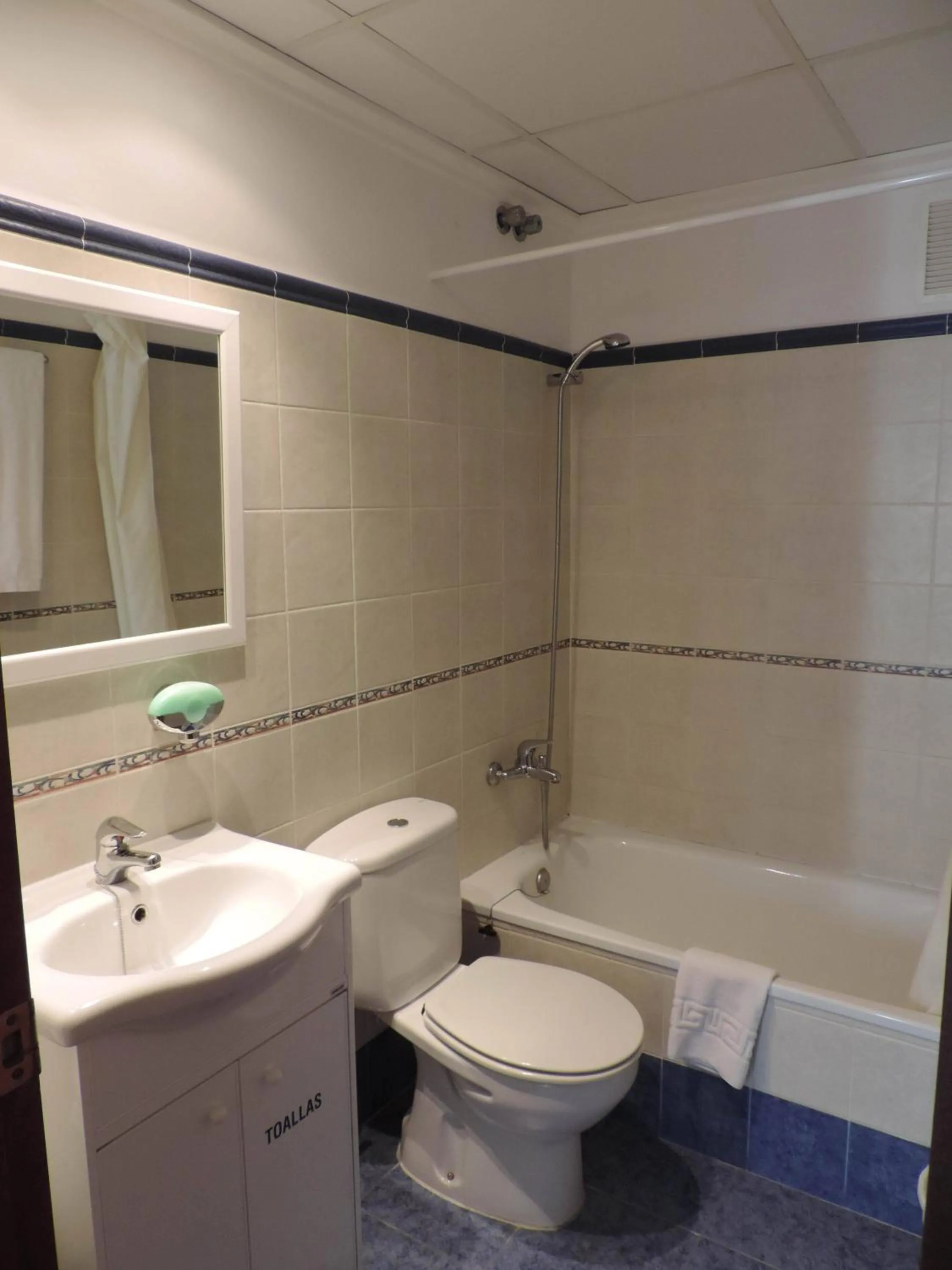 Bathroom in Hotel Costa San Antonio