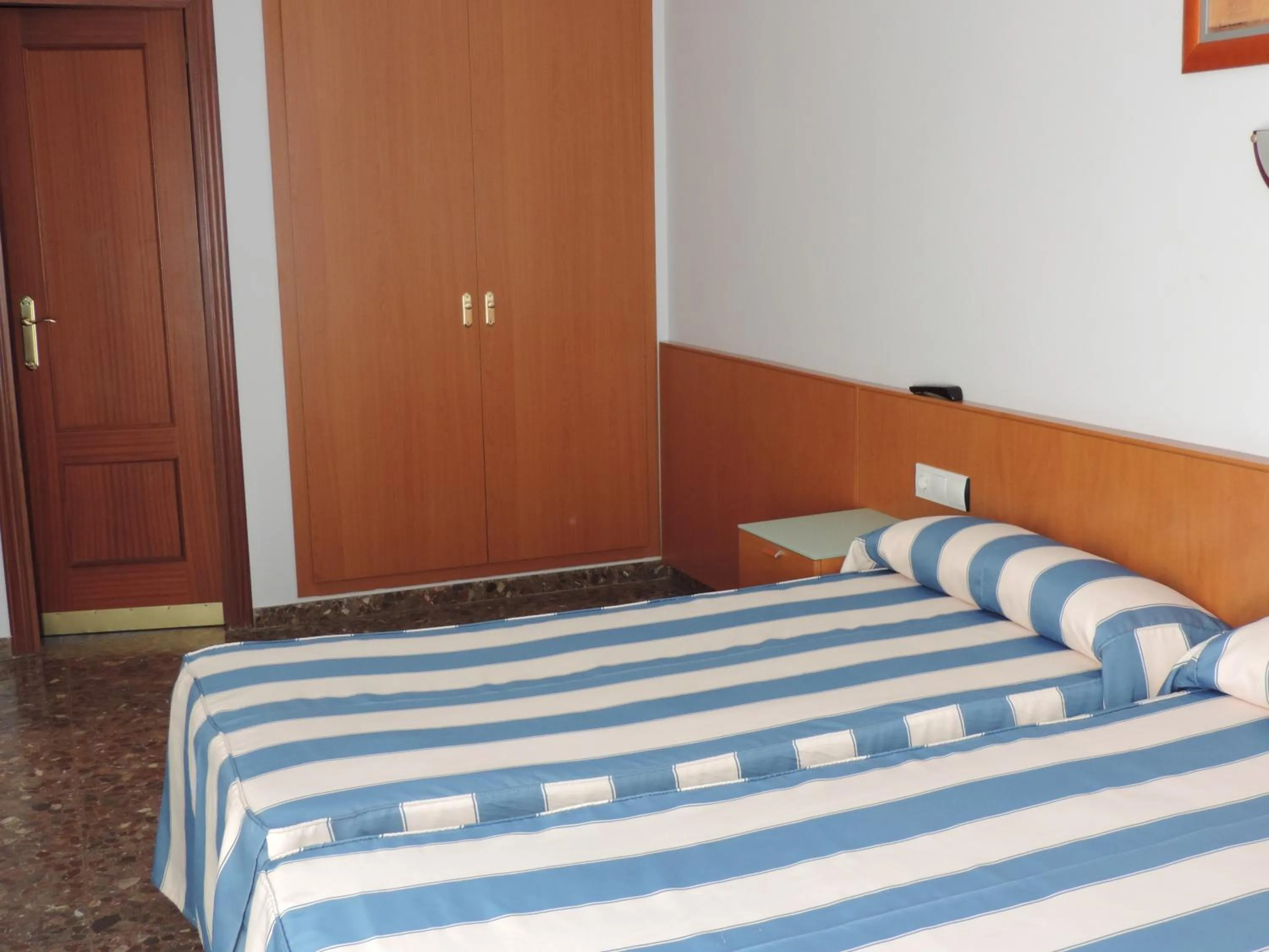 Photo of the whole room in Hotel Costa San Antonio