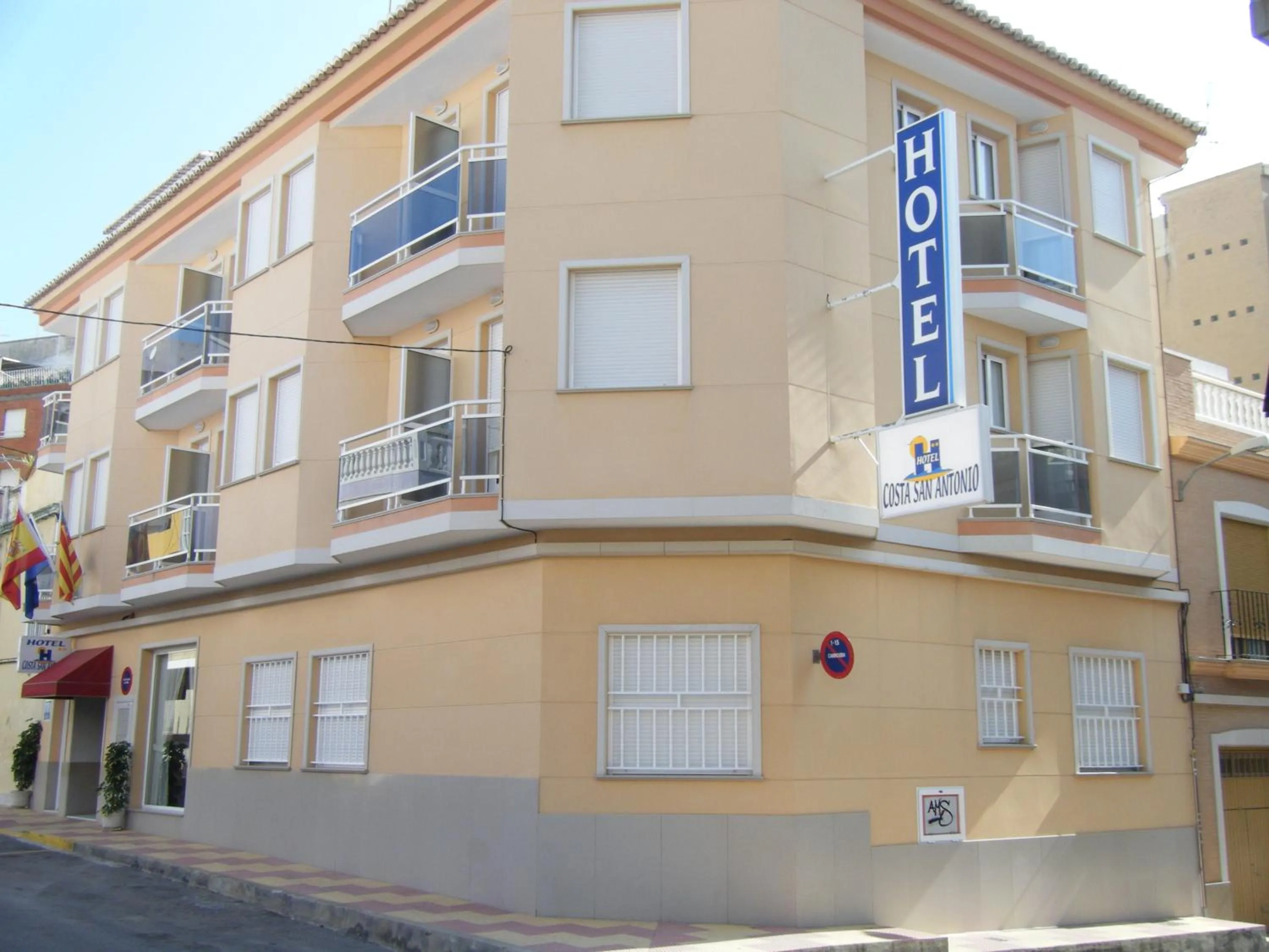 Property building in Hotel Costa San Antonio