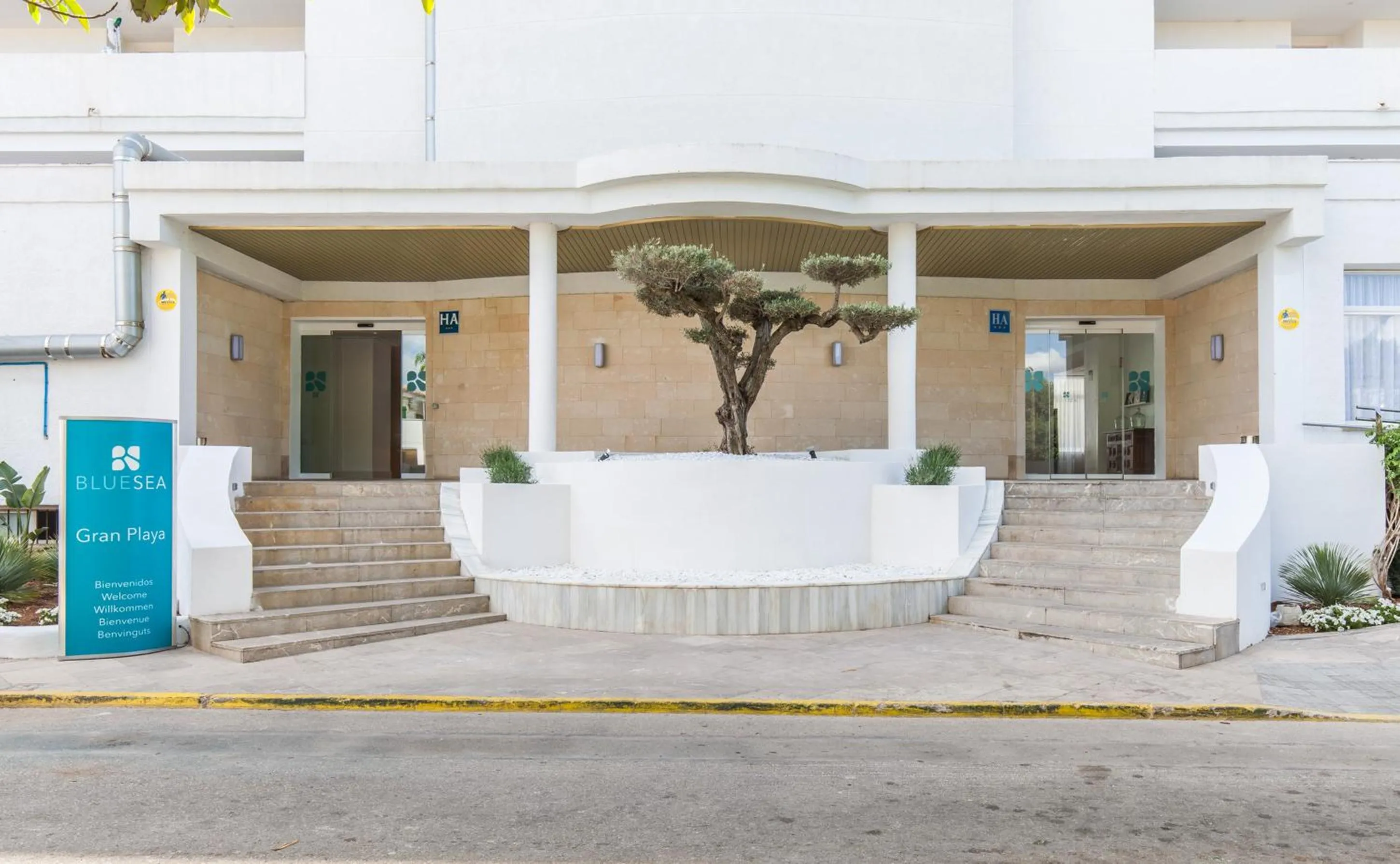 Facade/entrance in BLUESEA Gran Playa
