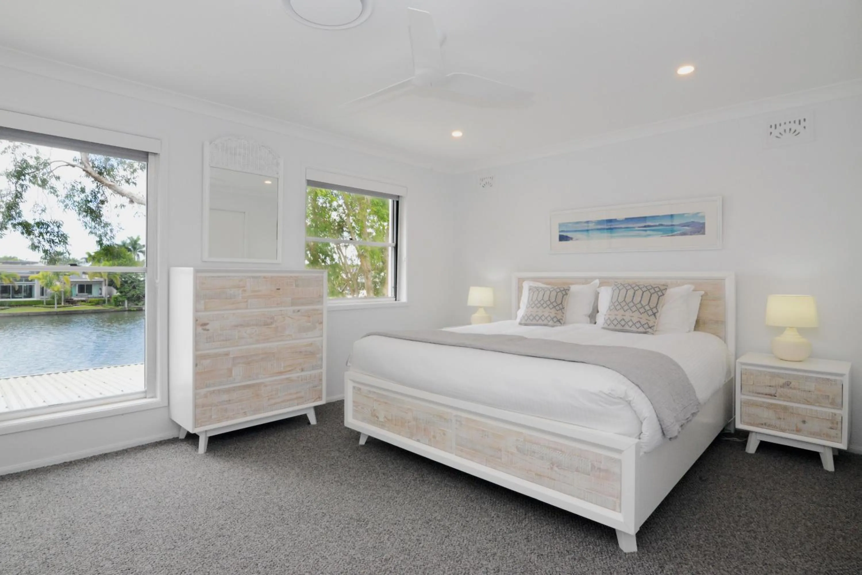 Bed in Noosa Entrance Waterfront Resort