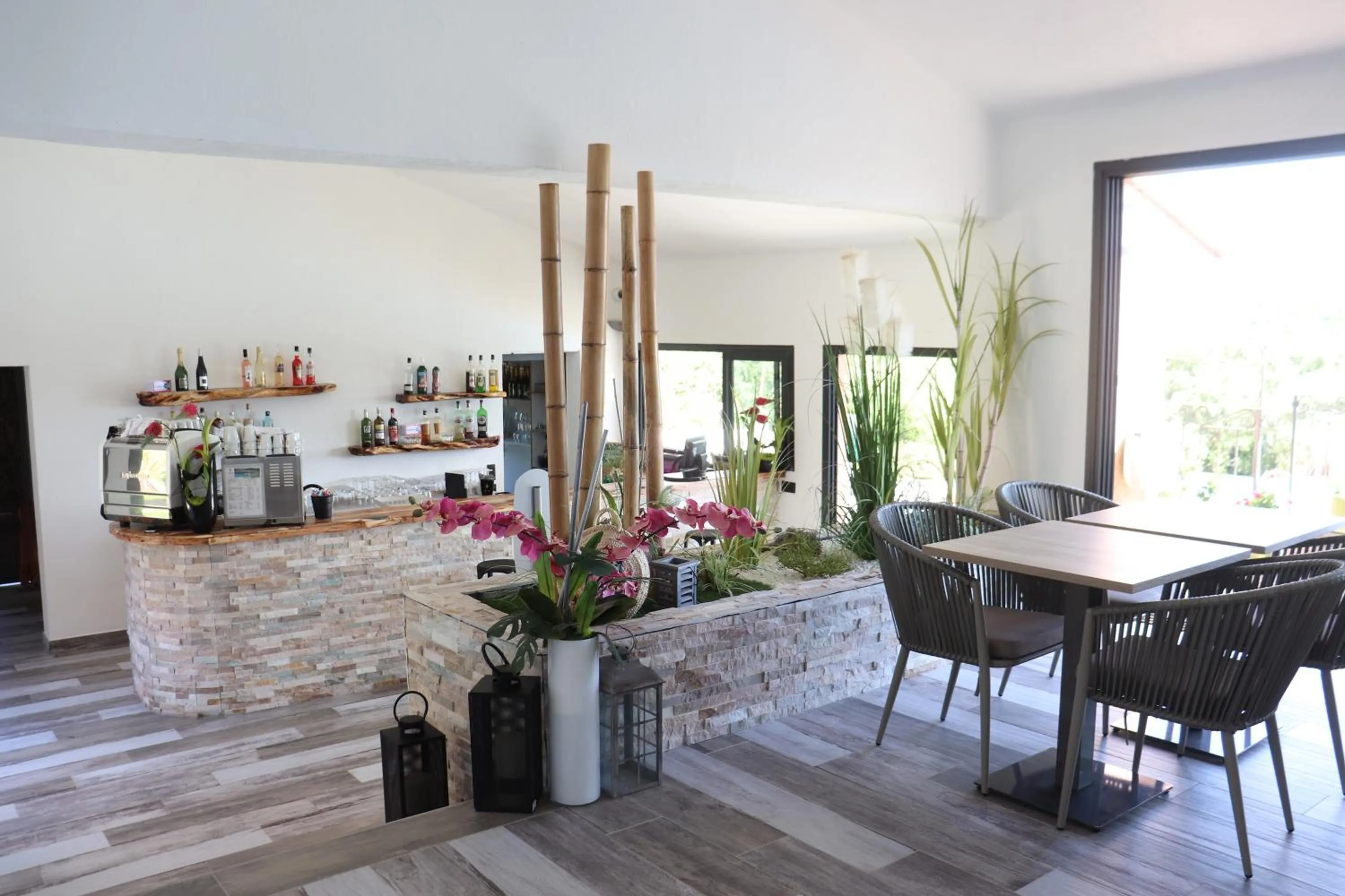 Lounge or bar in Résidence U Pirellu