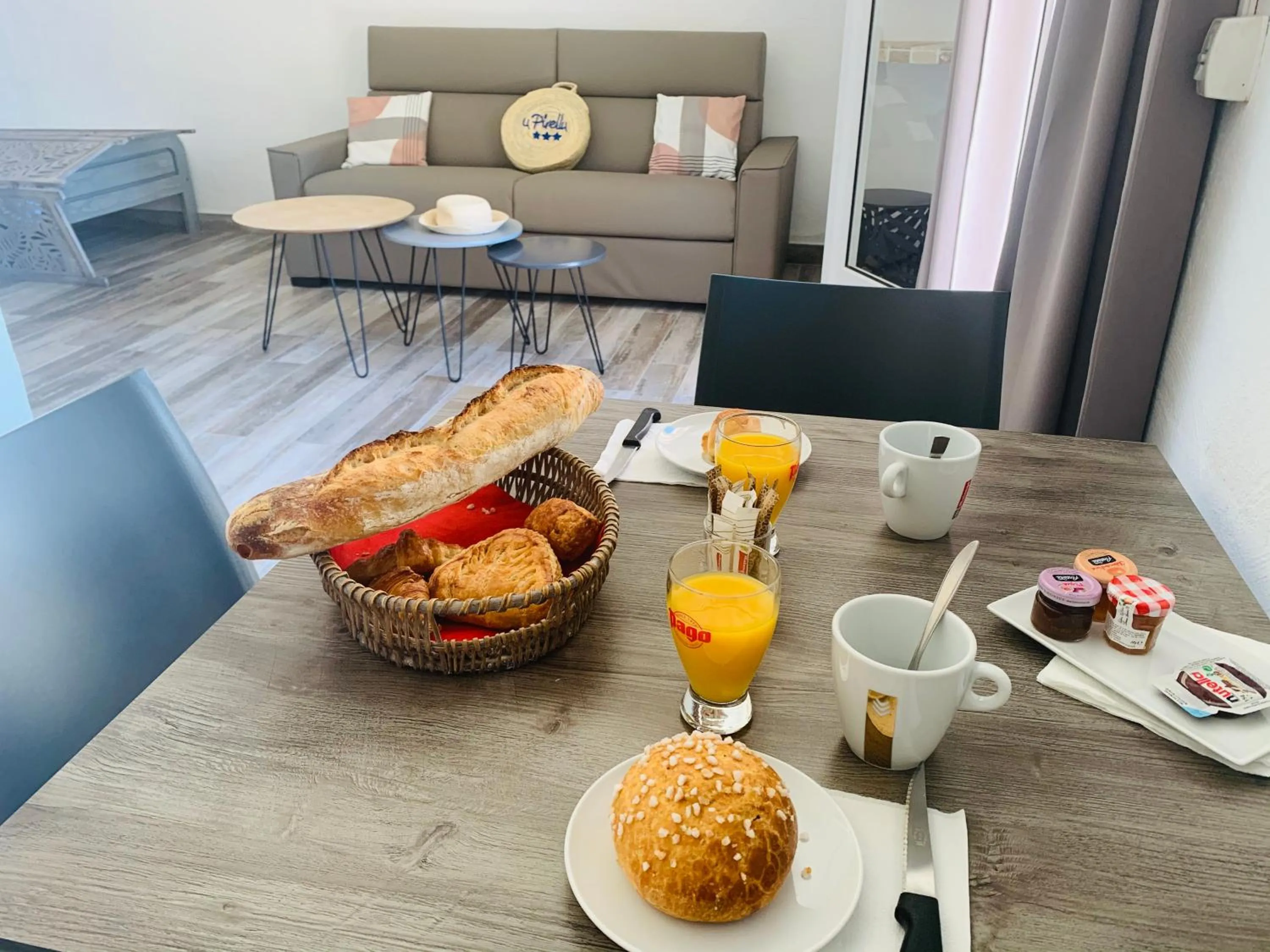 Living room in Résidence U Pirellu