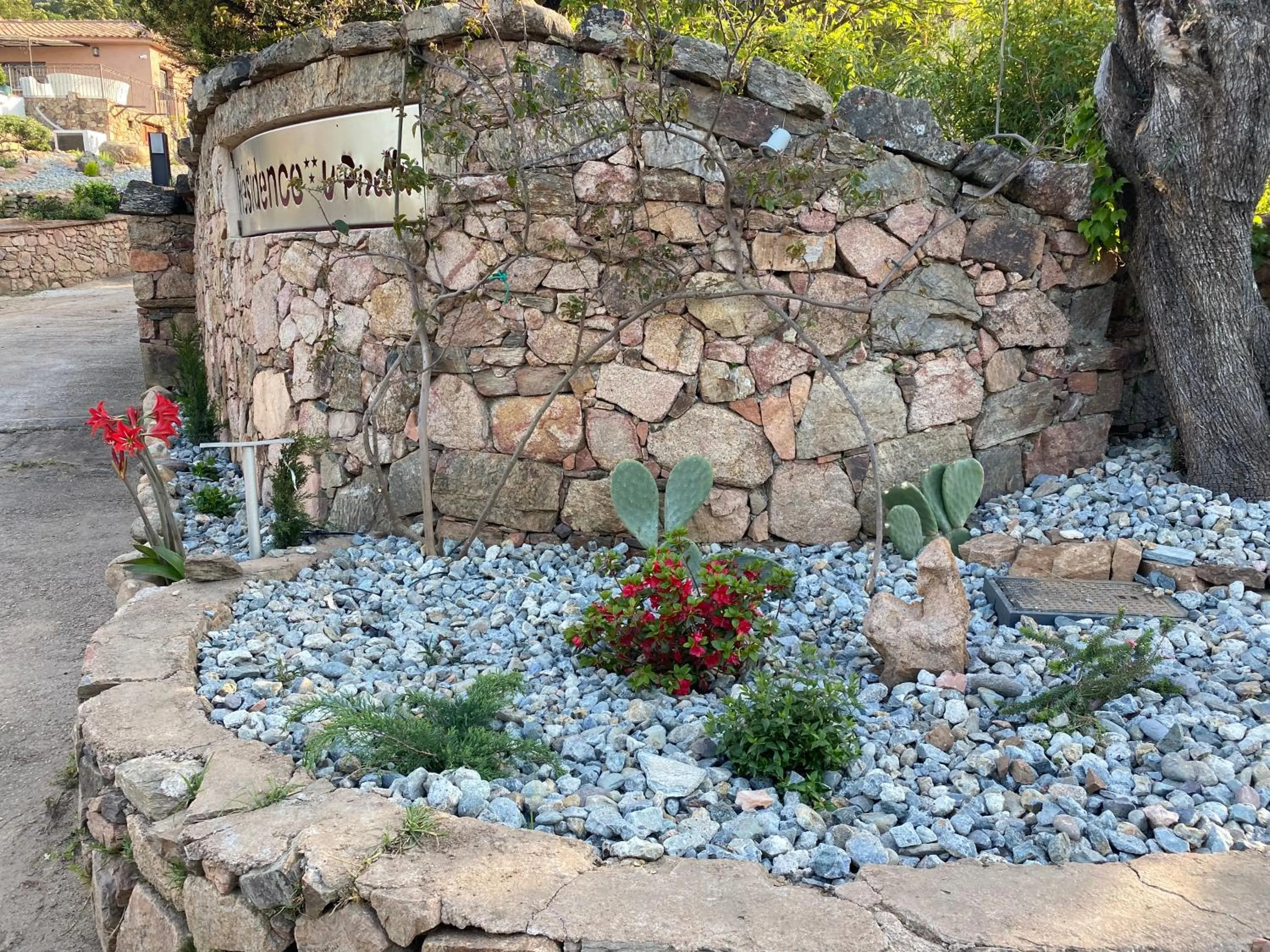 Facade/entrance in Résidence U Pirellu