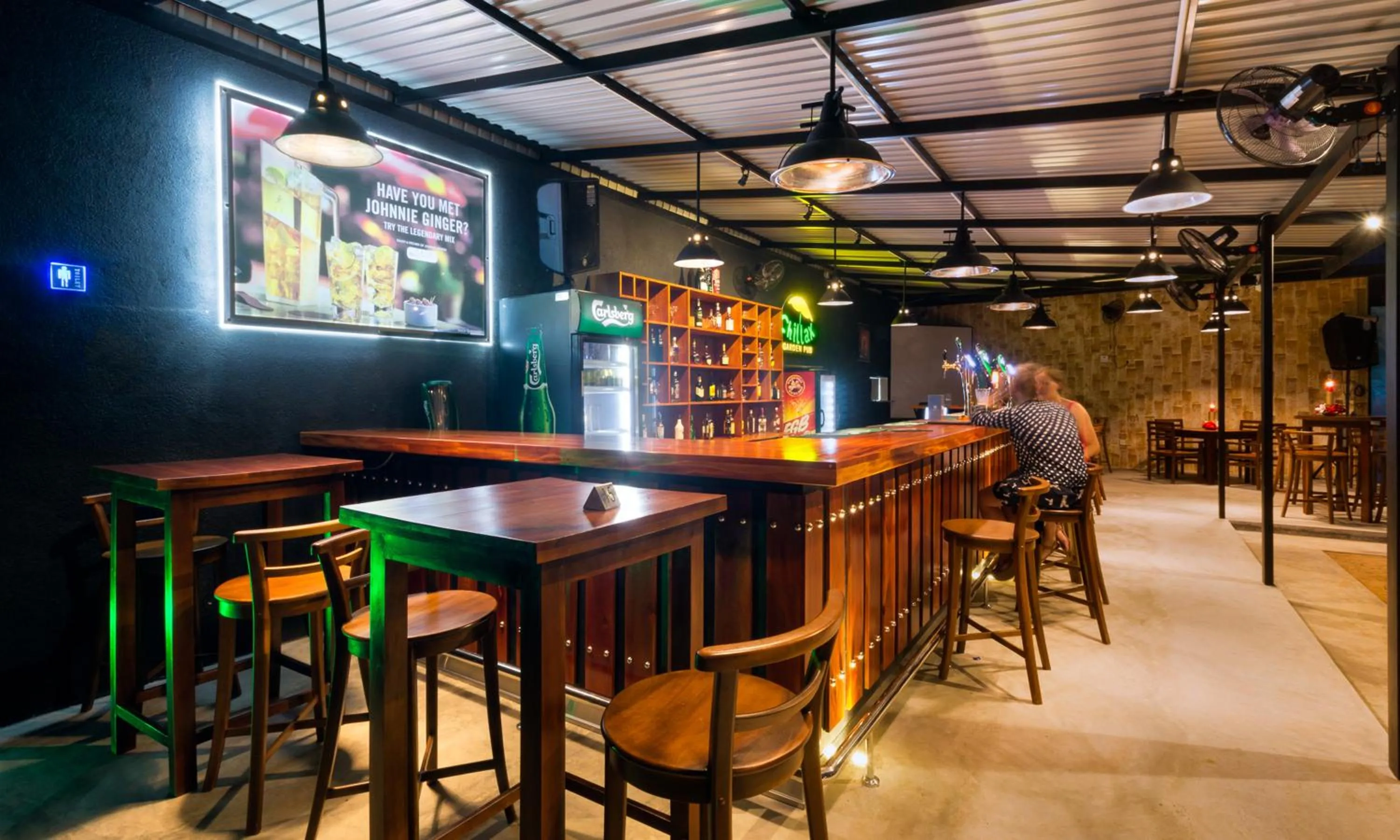 Restaurant/places to eat in Global Towers Hotel & Apartments